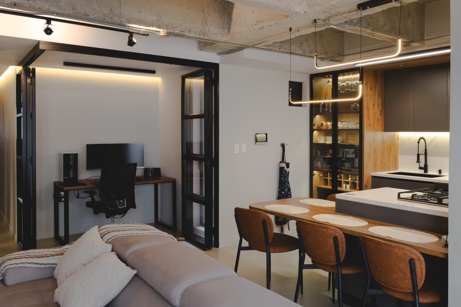 ARRIENDO APARTAMENTO AMOBLADO - CONQUISTADORES
