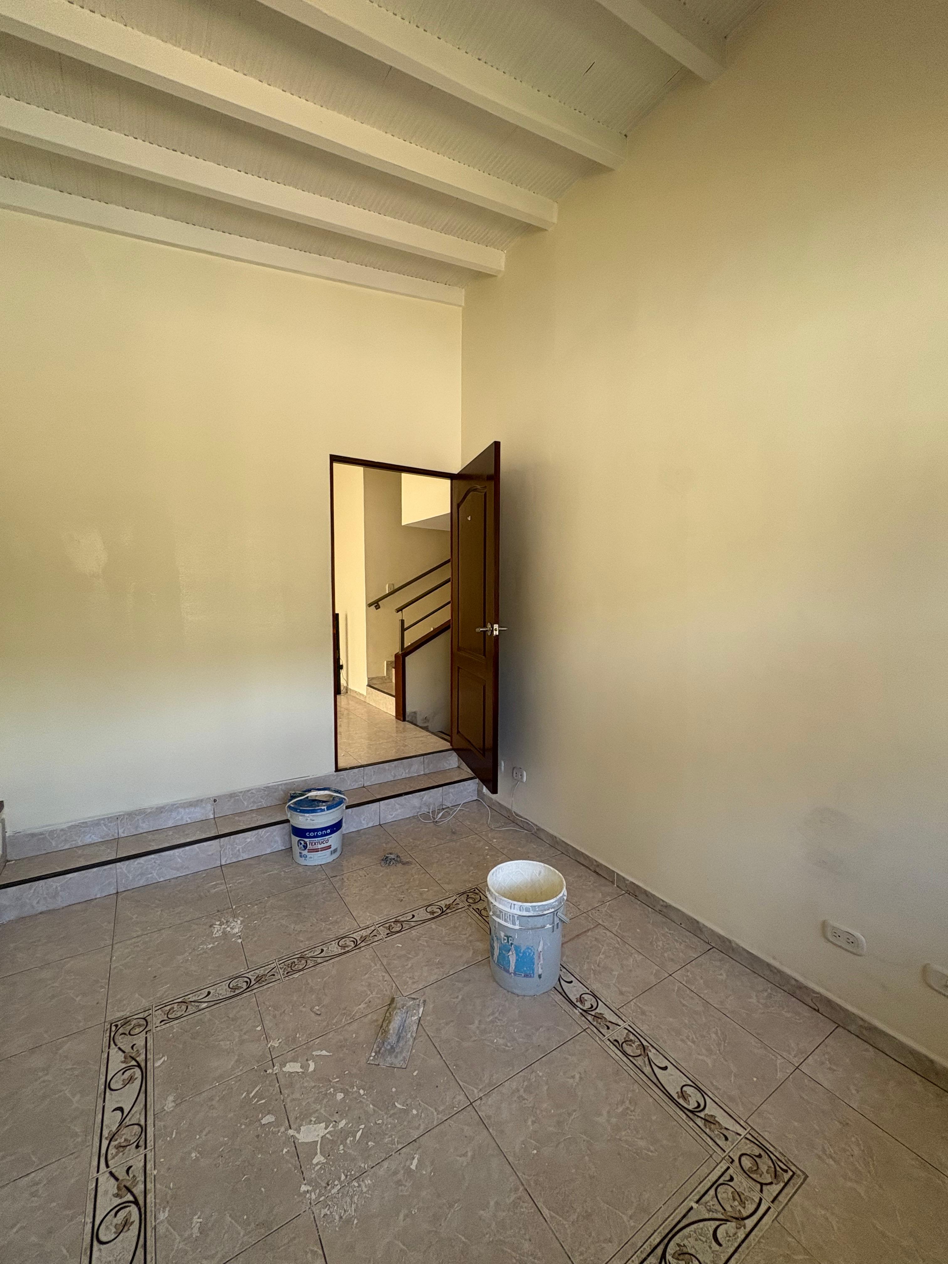 ARRIENDO CASA CASTELLANA