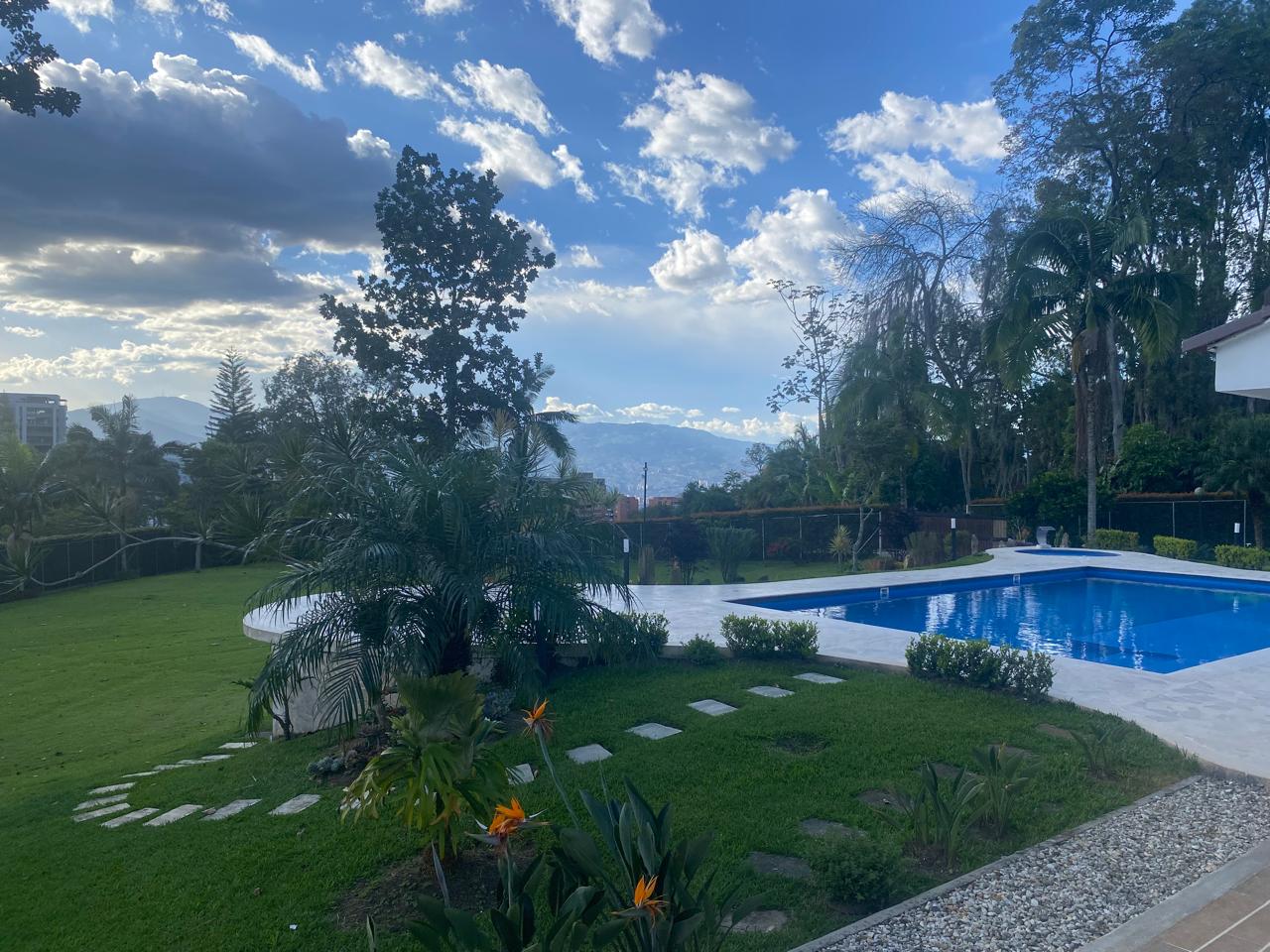ARRIENDO CASA - ENVIGADO ESCOBERO