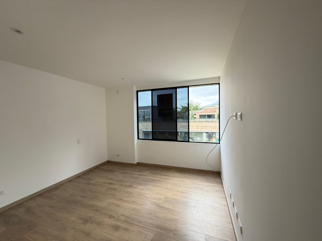 ARRIENDO CASA - ENVIGADO SECTOR INTERMEDIA