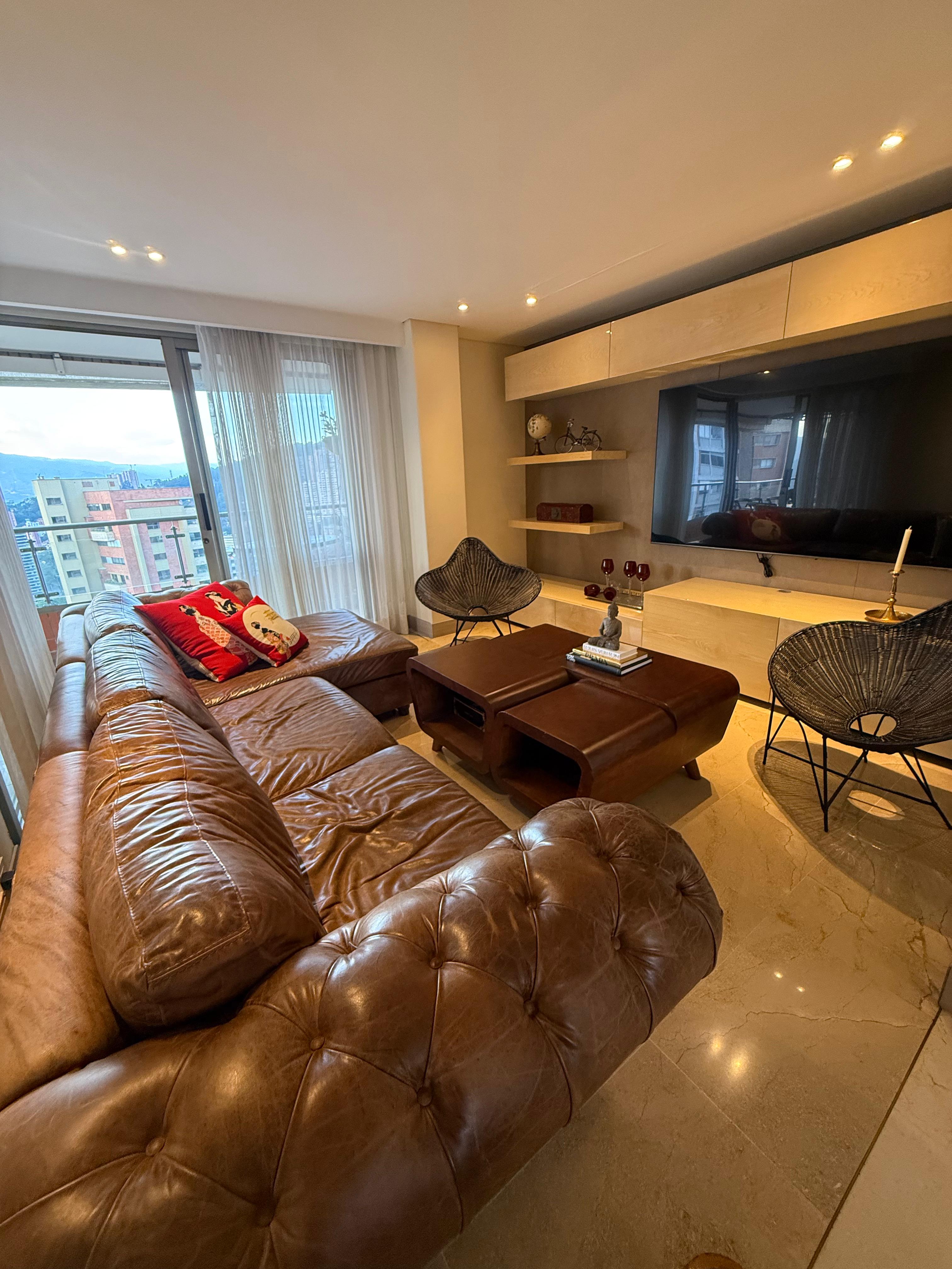 ARRIENDO PENTHOUSE AMOBLADO - POBLADO SECTOR EL TESORO
