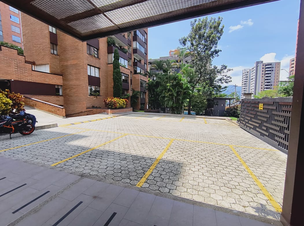 ARRIENDO APARTAMENTO - POBLADO LOMA DE LOS PARRA