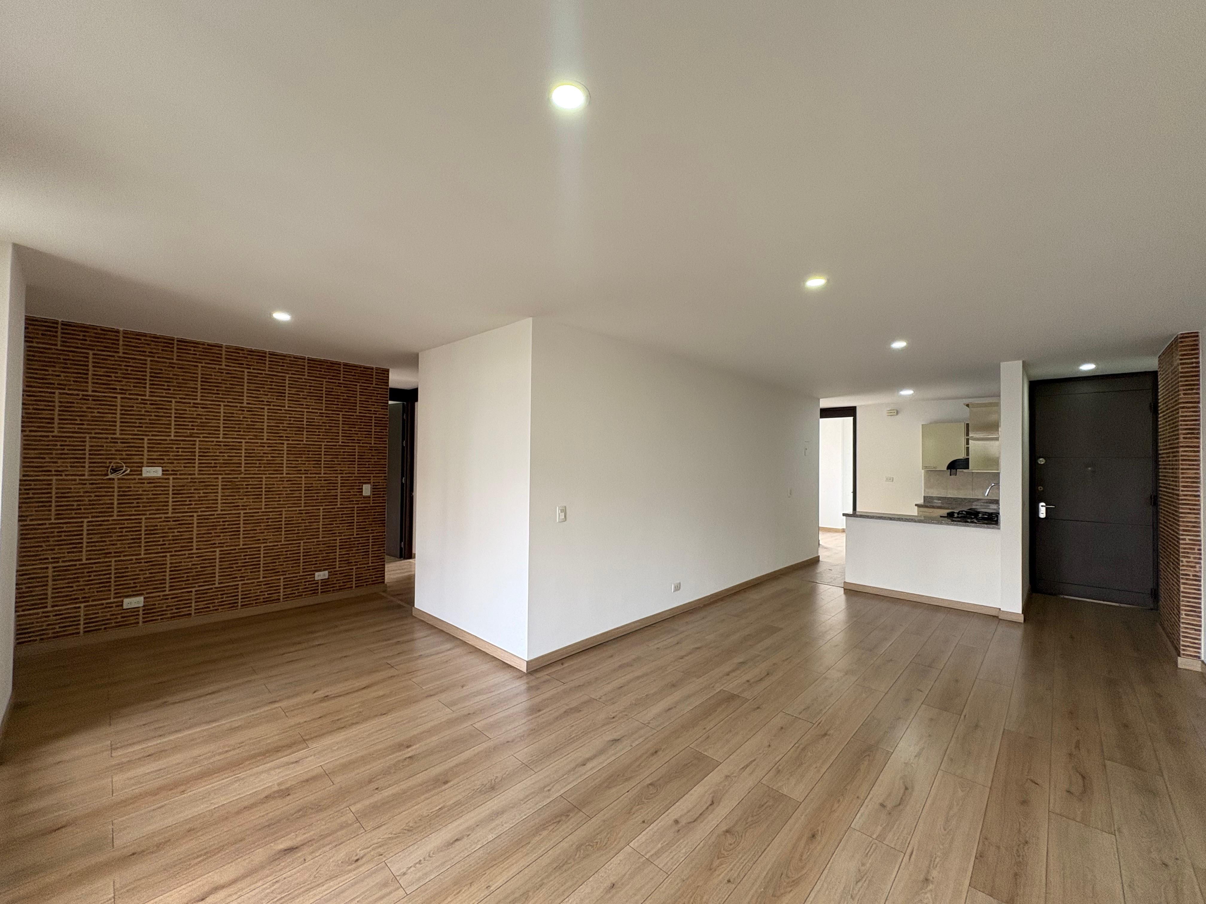 ARRIENDO APARTAMENTO  - POBLADO CASTROPOL