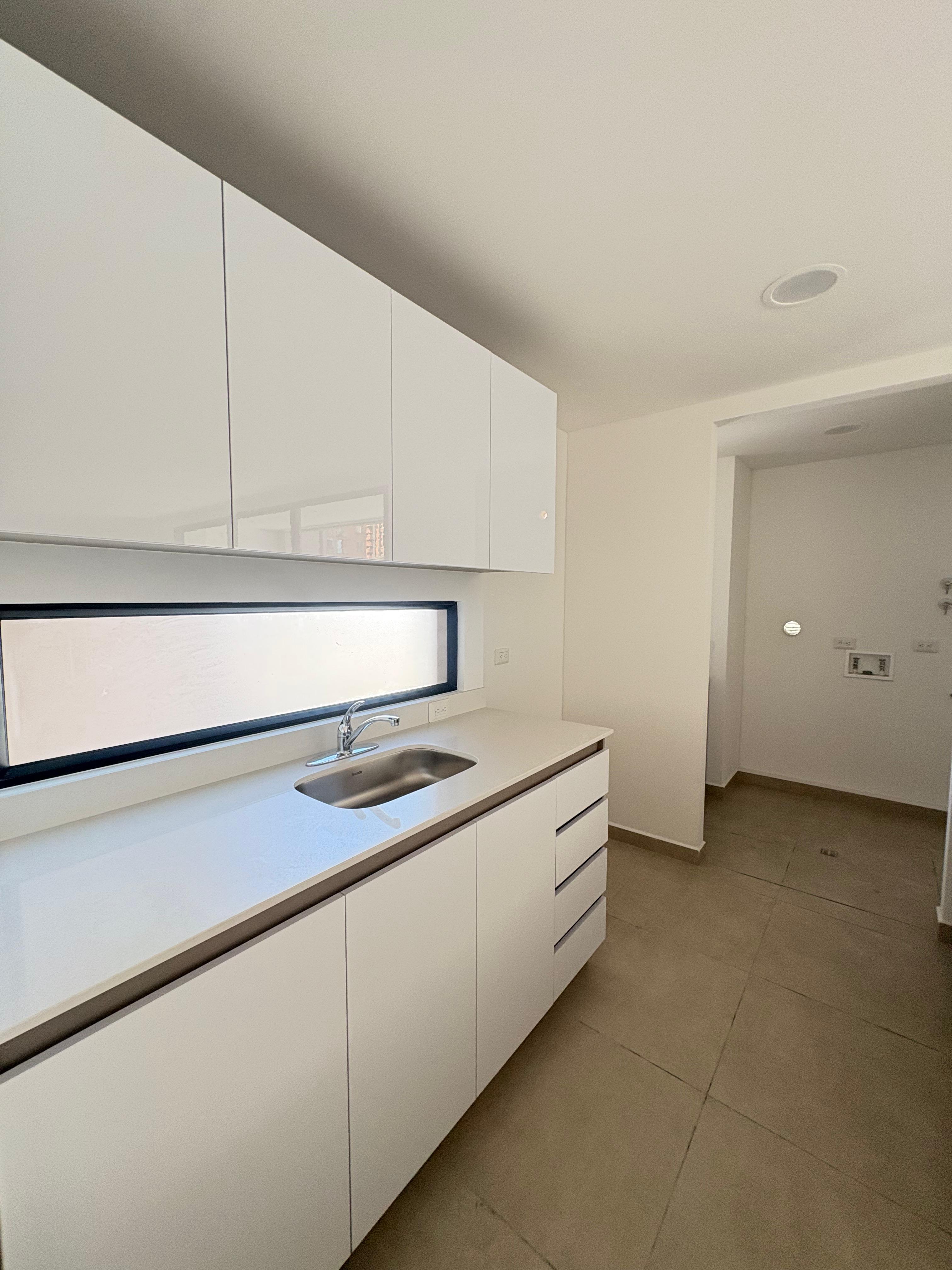 ARRIENDO APARTAMENTO, POBLADO CASTROPOL