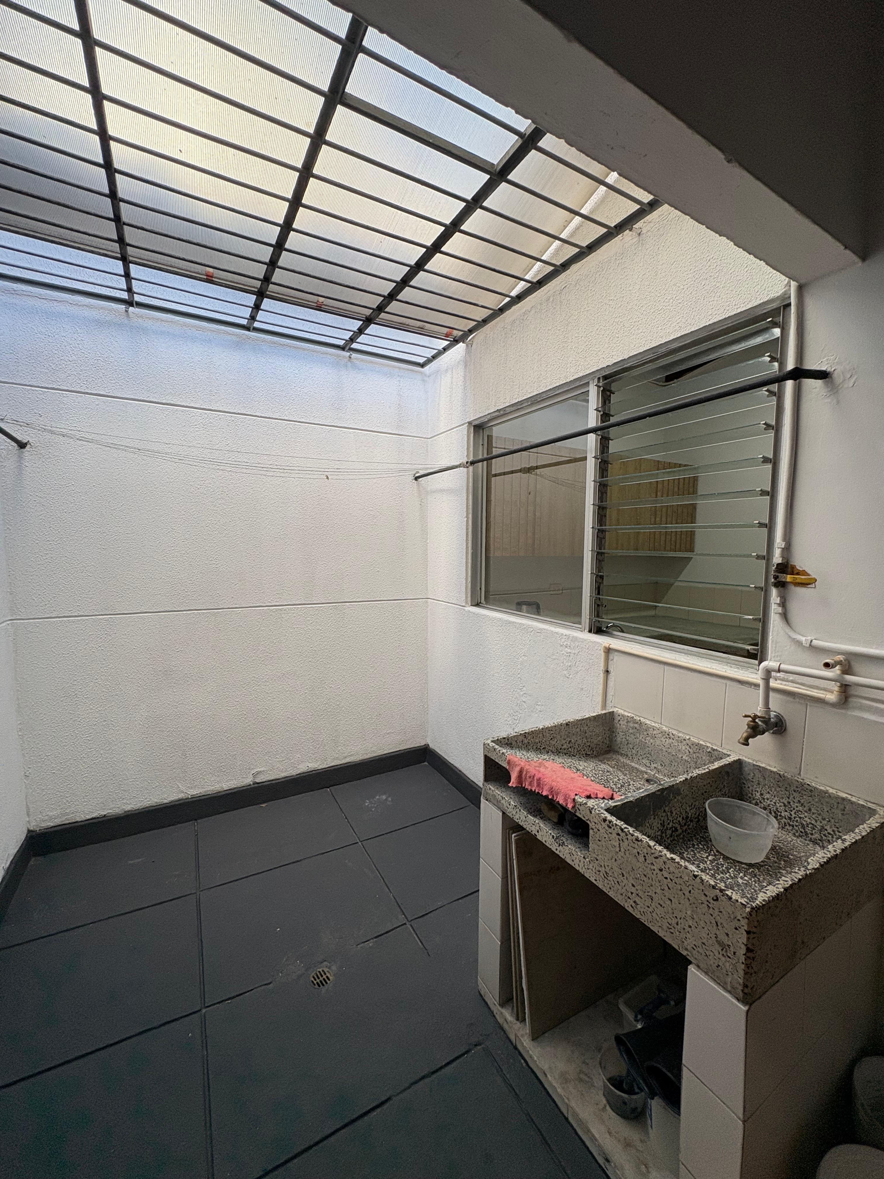 ARRIENDO CASA, COMERCIAL BELEN NOGAL