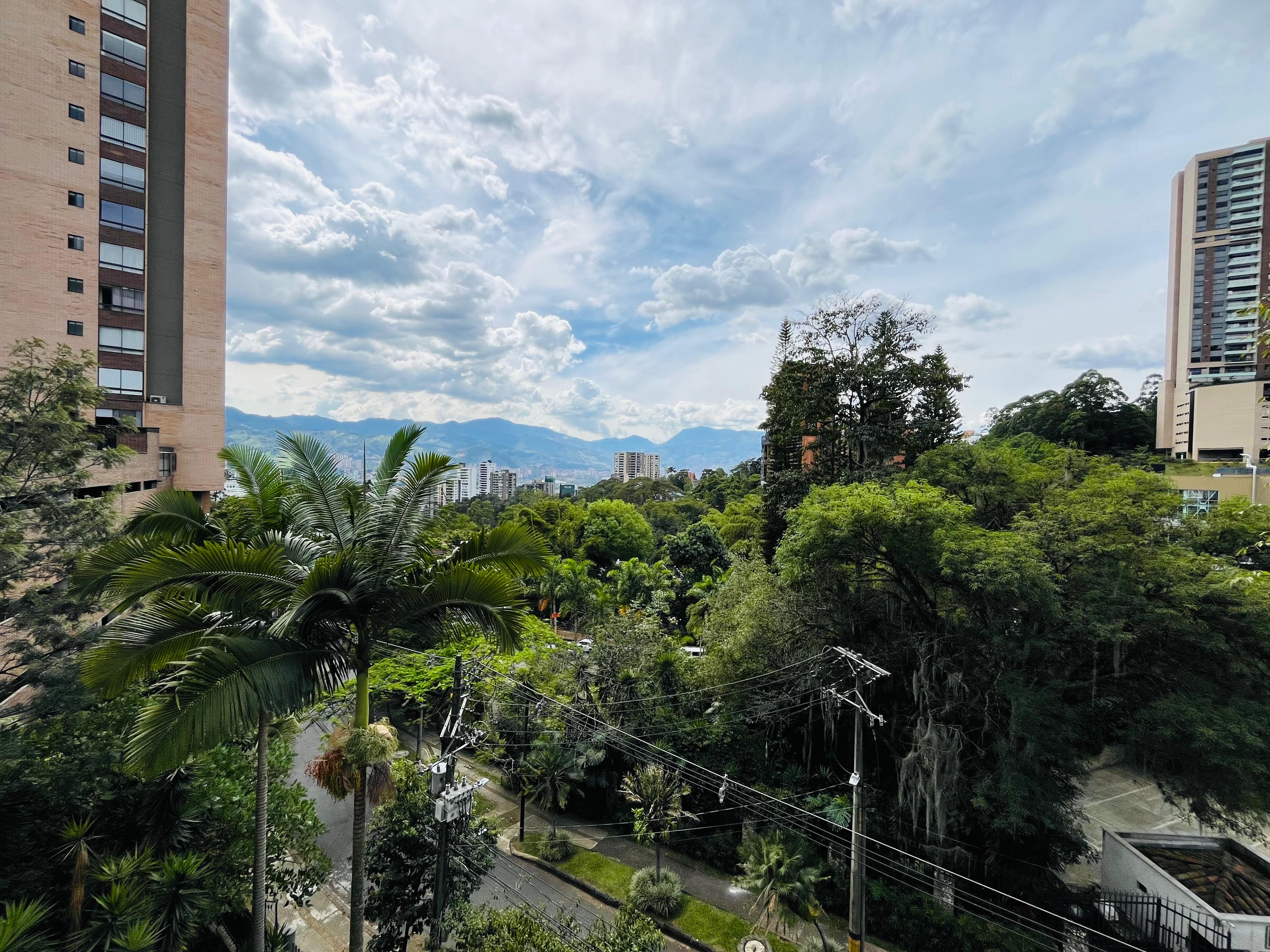 ARRIENDO APARTAMENTO - POBLADO SECTOR INFERIOR CON LOS BALSOS