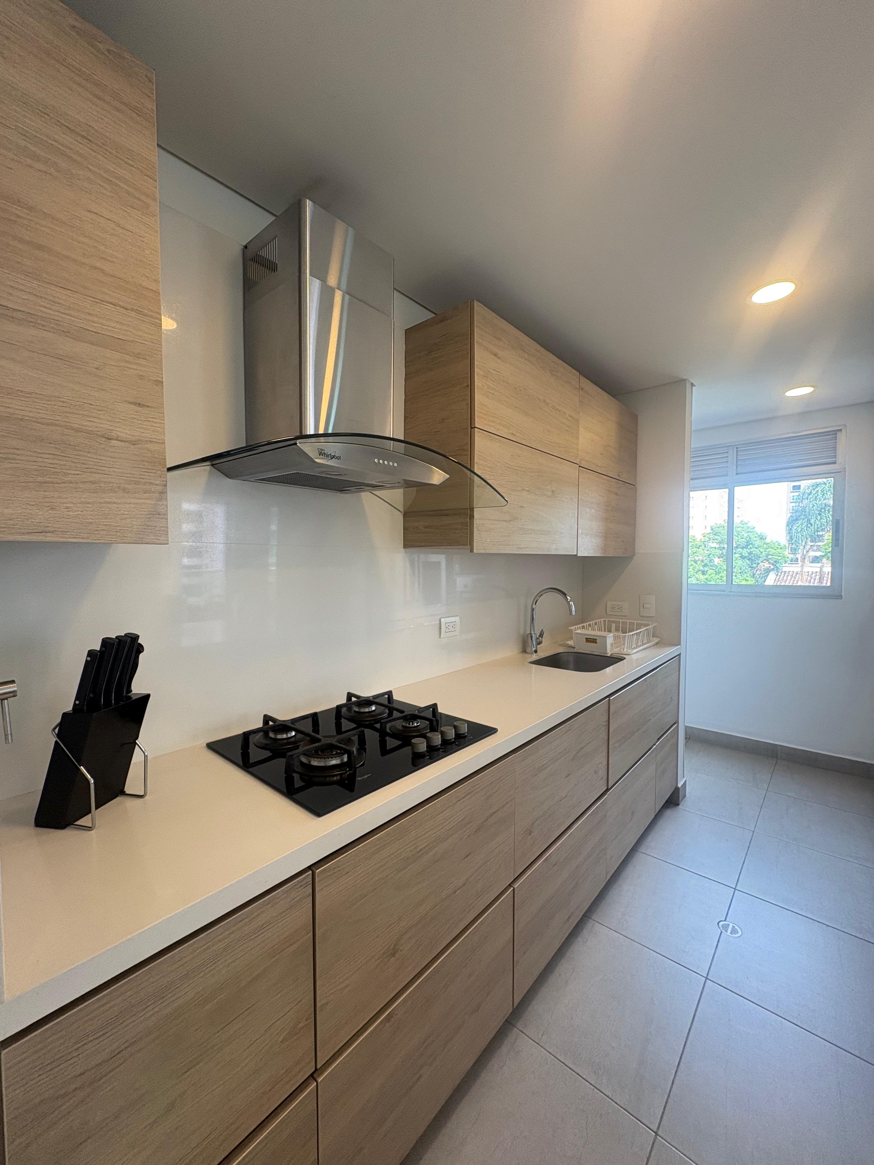 ARRIENDO APARTAMENTO AMOBLADO, POBLADO LOMA LOS PARRA