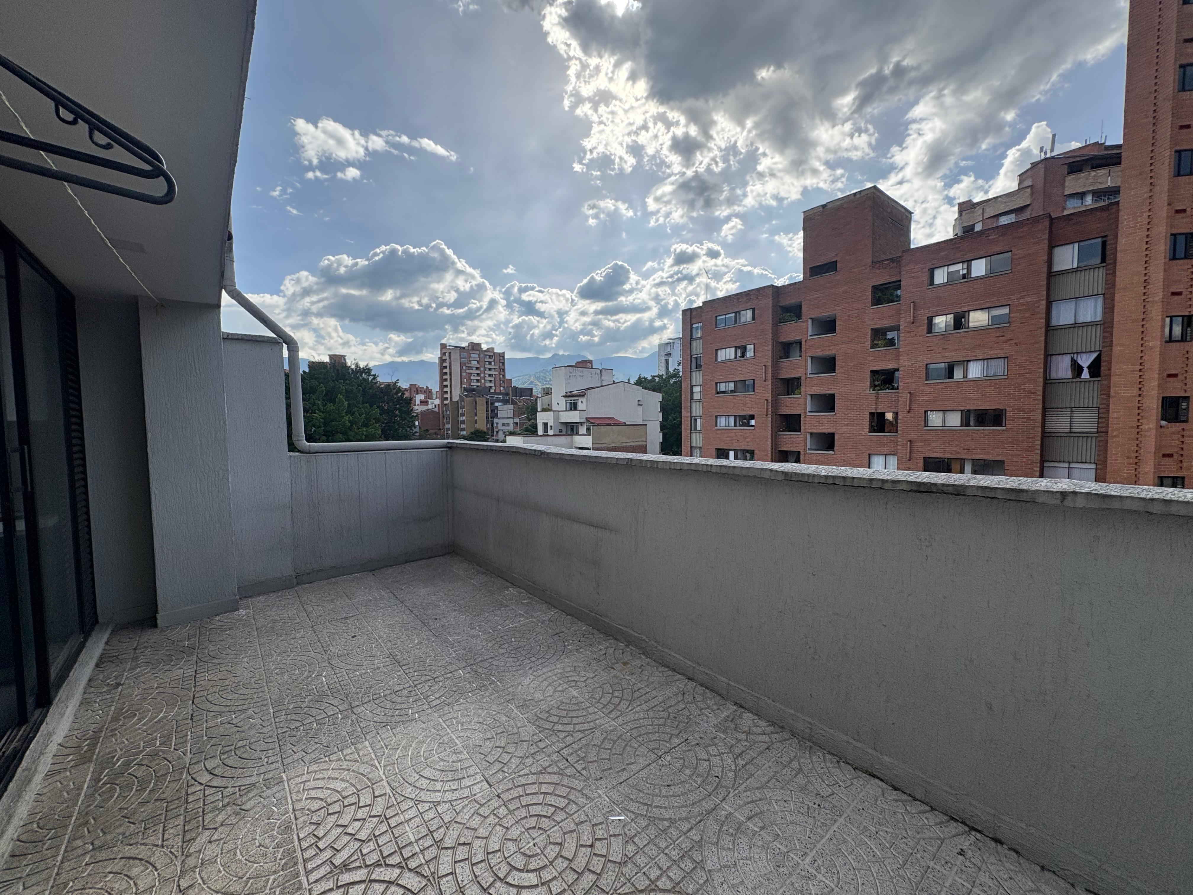 ARRIENDO APARTAMENTO, LAURELES PRIMER PARQUE