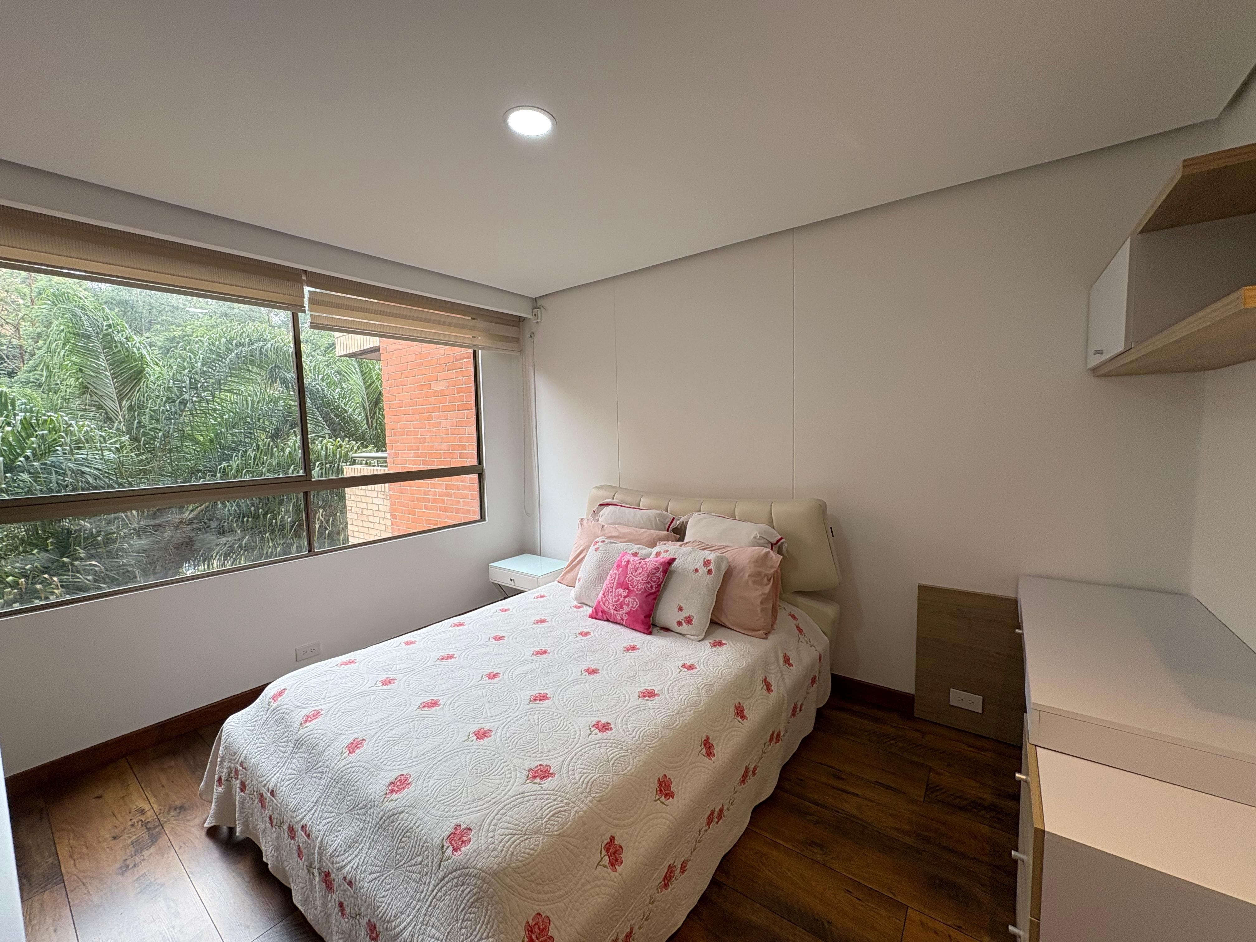 ARRIENDO APARTAMENTO POBLADO CALERA, AMOBLADO Y DESOCUPADO