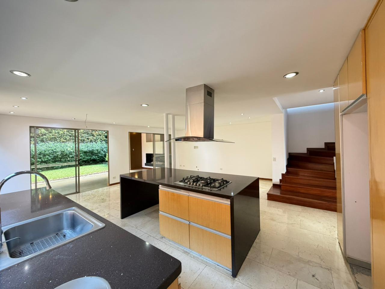 ARRIENDO CASA - ENVIGADO SECTOR INTERMEDIA