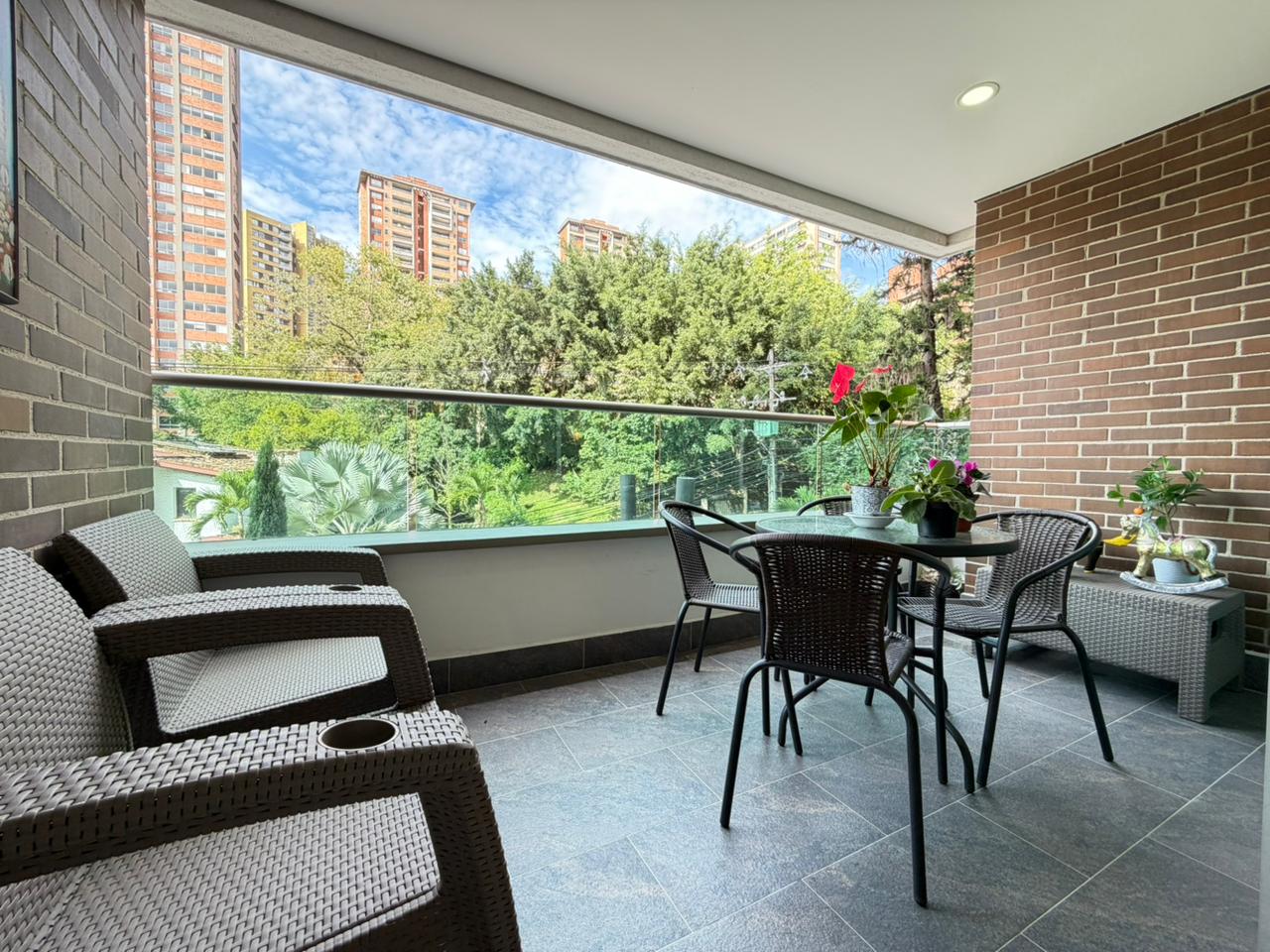 ARRIENDO APARTAMENTO AMOBLADO  - POBLADO CASTROPOL