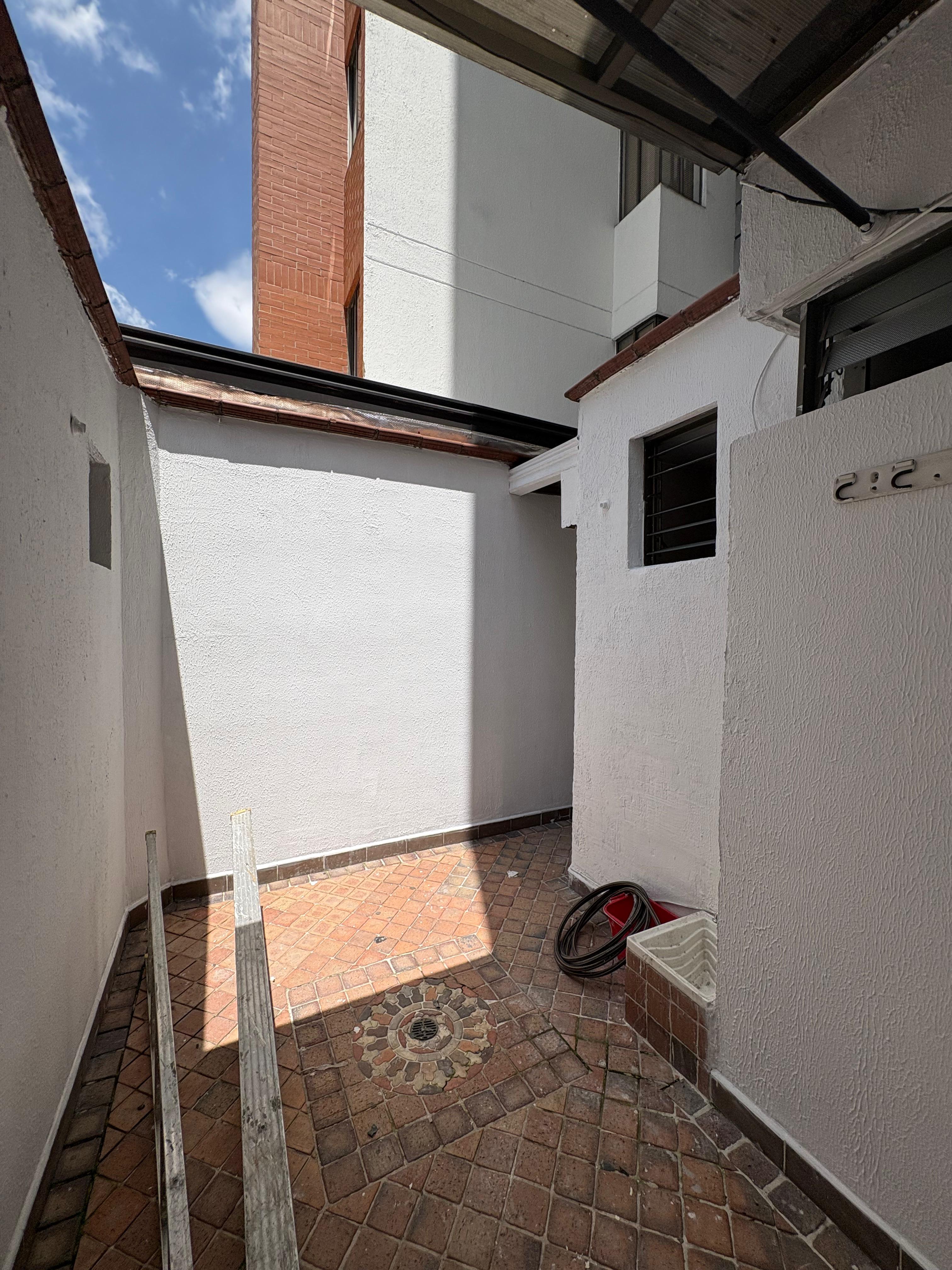 ARRIENDO APARTAMENTO POBLADO, FRONTERA