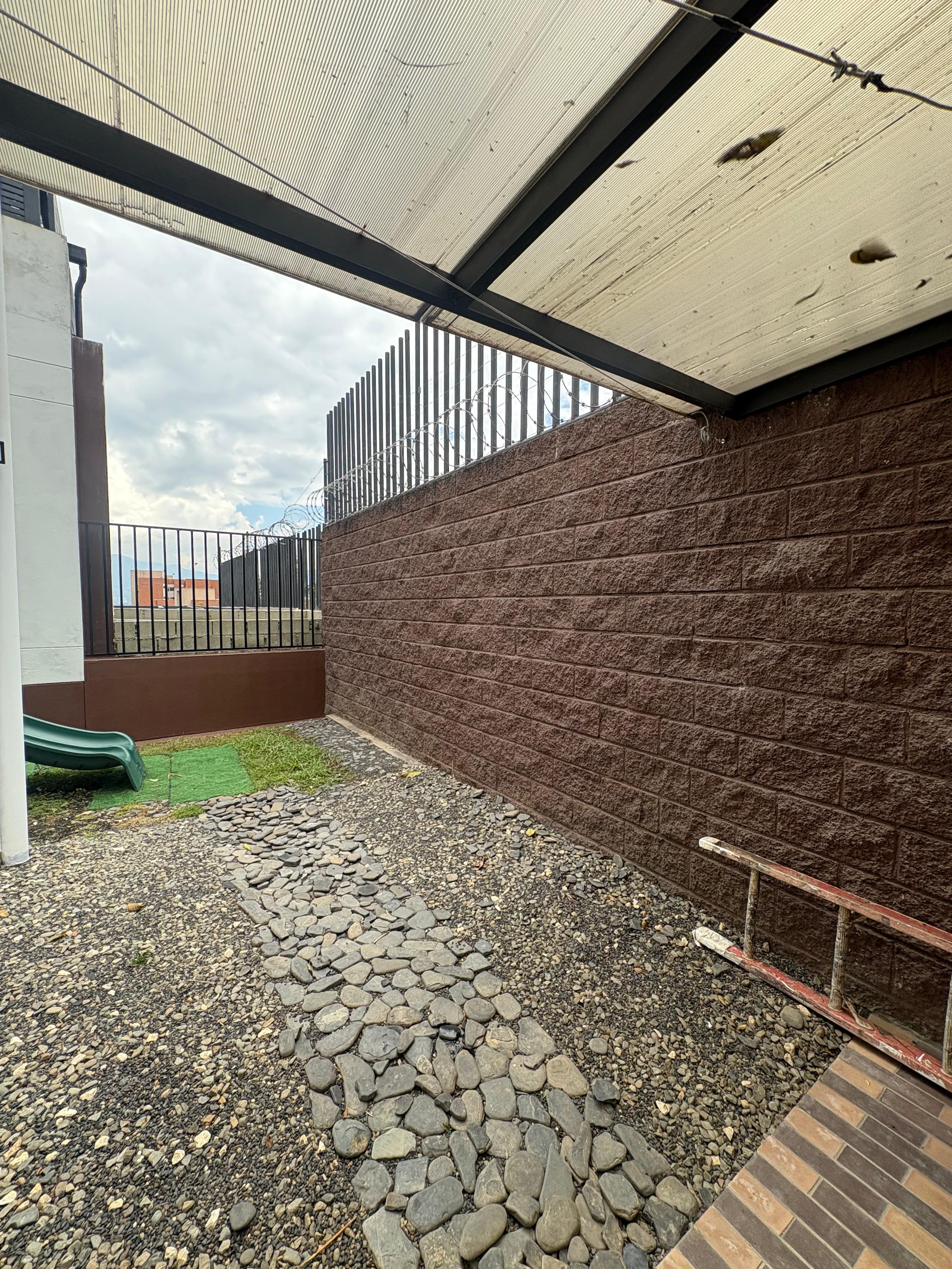 ARRIENDO CASA, ENVIGADO ESMERALDAL