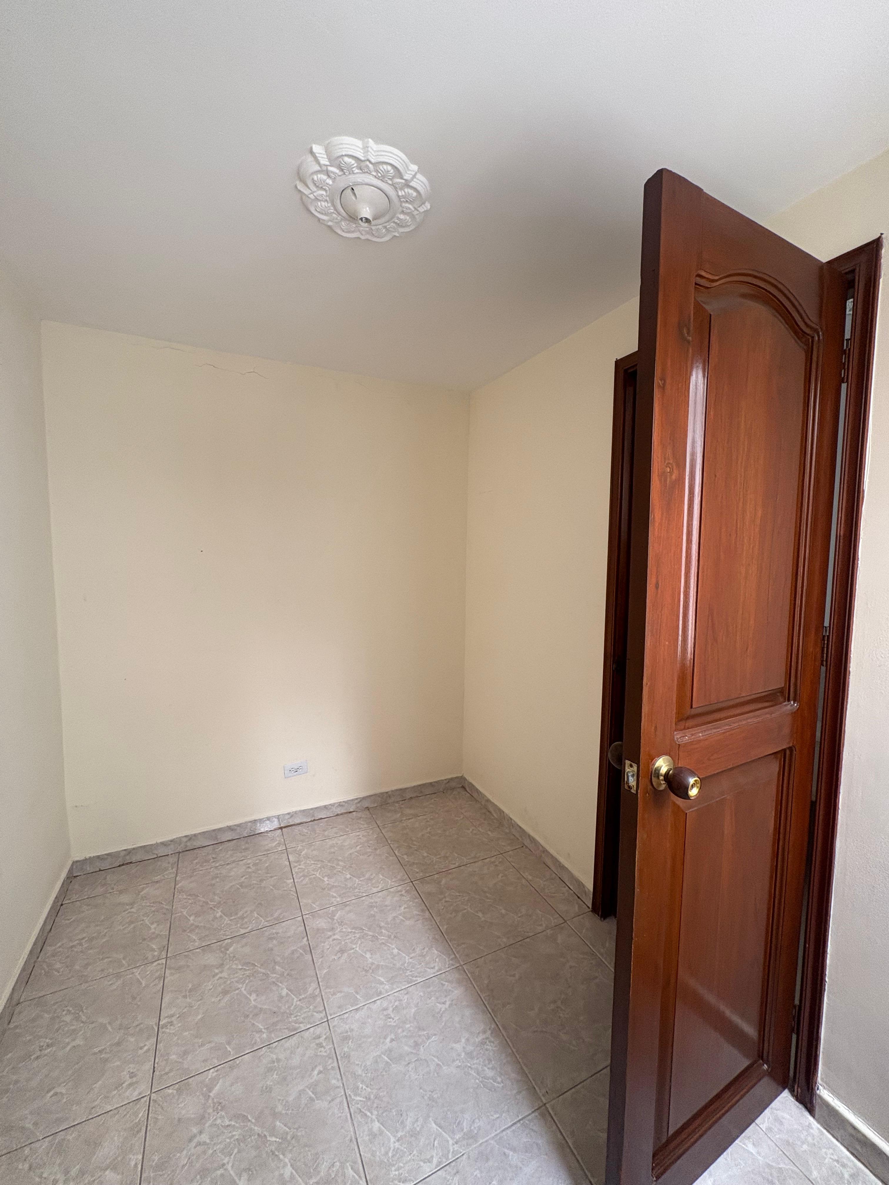 ARRIENDO CASA CASTELLANA