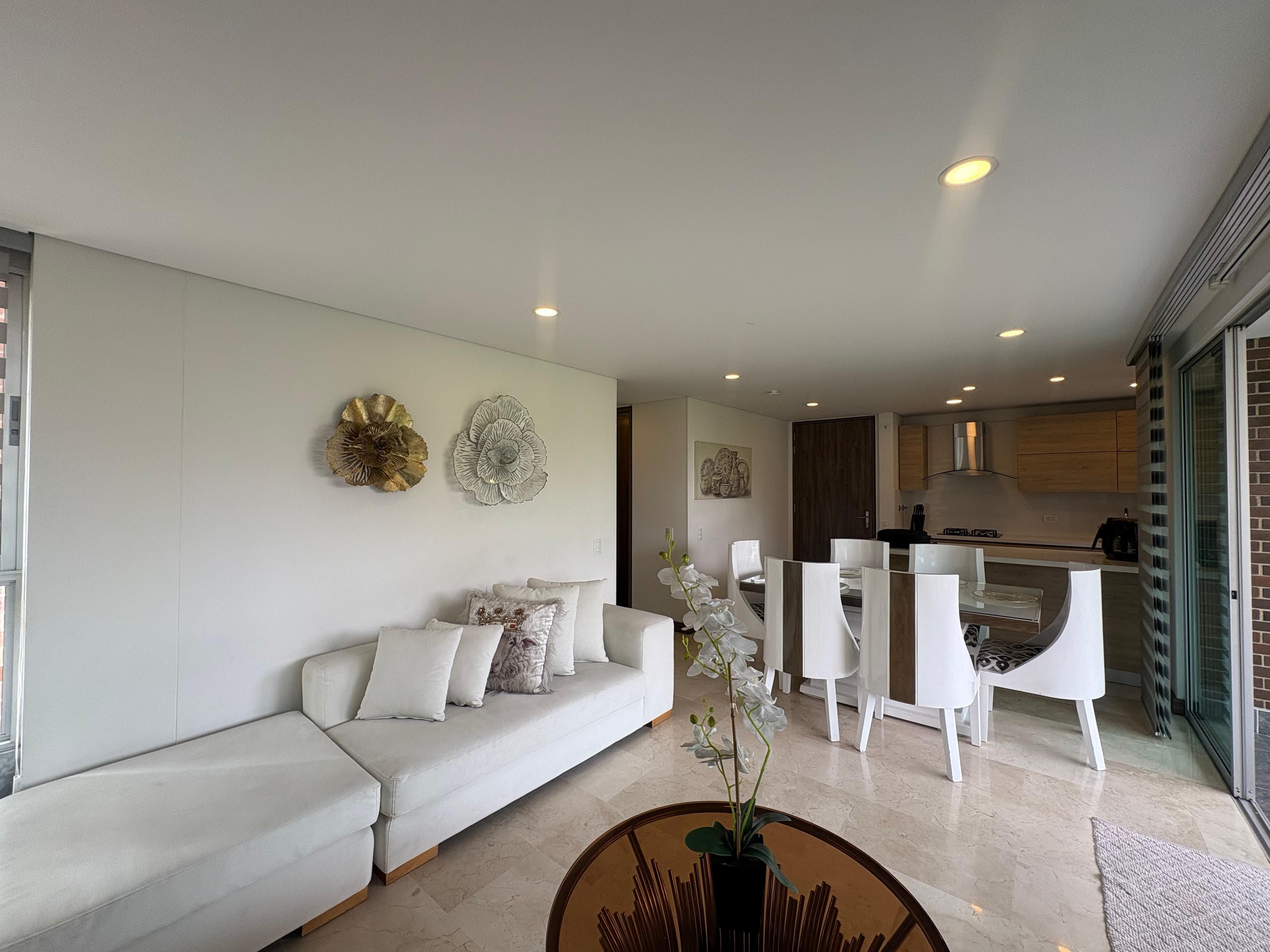 ARRIENDO APARTAMENTO AMOBLADO, POBLADO LOMA LOS PARRA