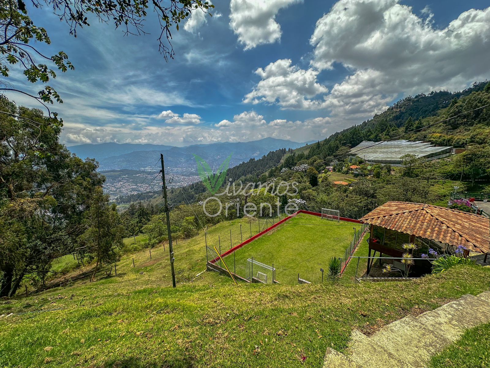 ARRIENDO CASA CAMPESTRE - SANTA ELENA
