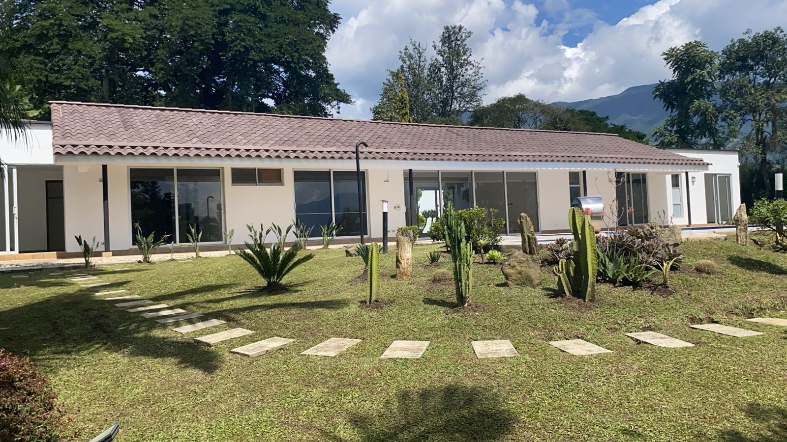 ARRIENDO CASA - ENVIGADO ESCOBERO