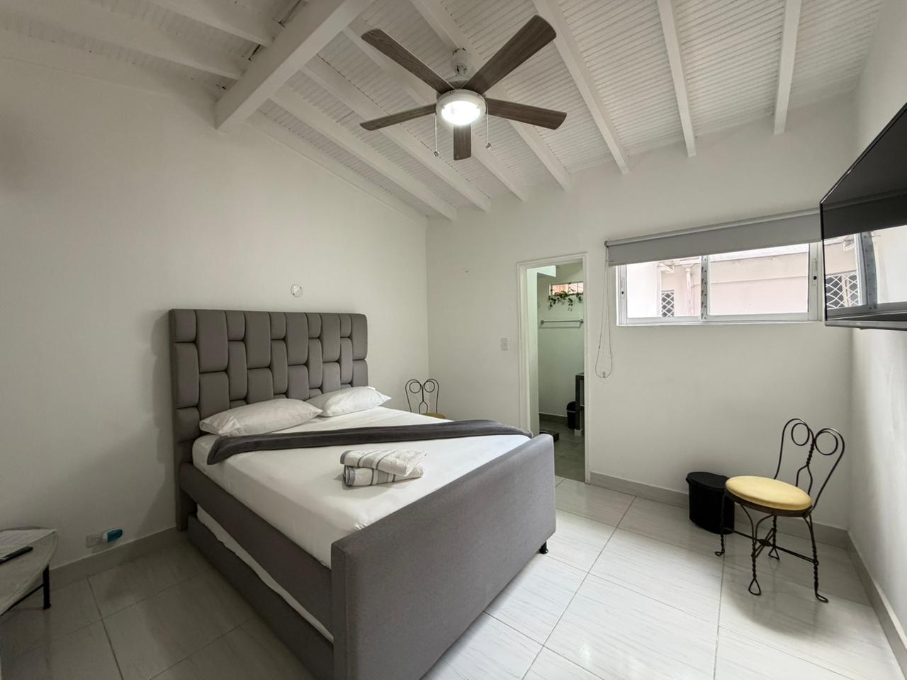 ARRIENDO CASA AMOBLADA O DESOCUPADA - LAURELES