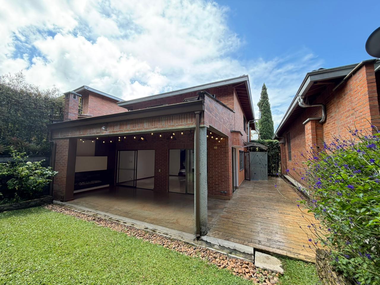 ARRIENDO CASA - ENVIGADO SECTOR INTERMEDIA