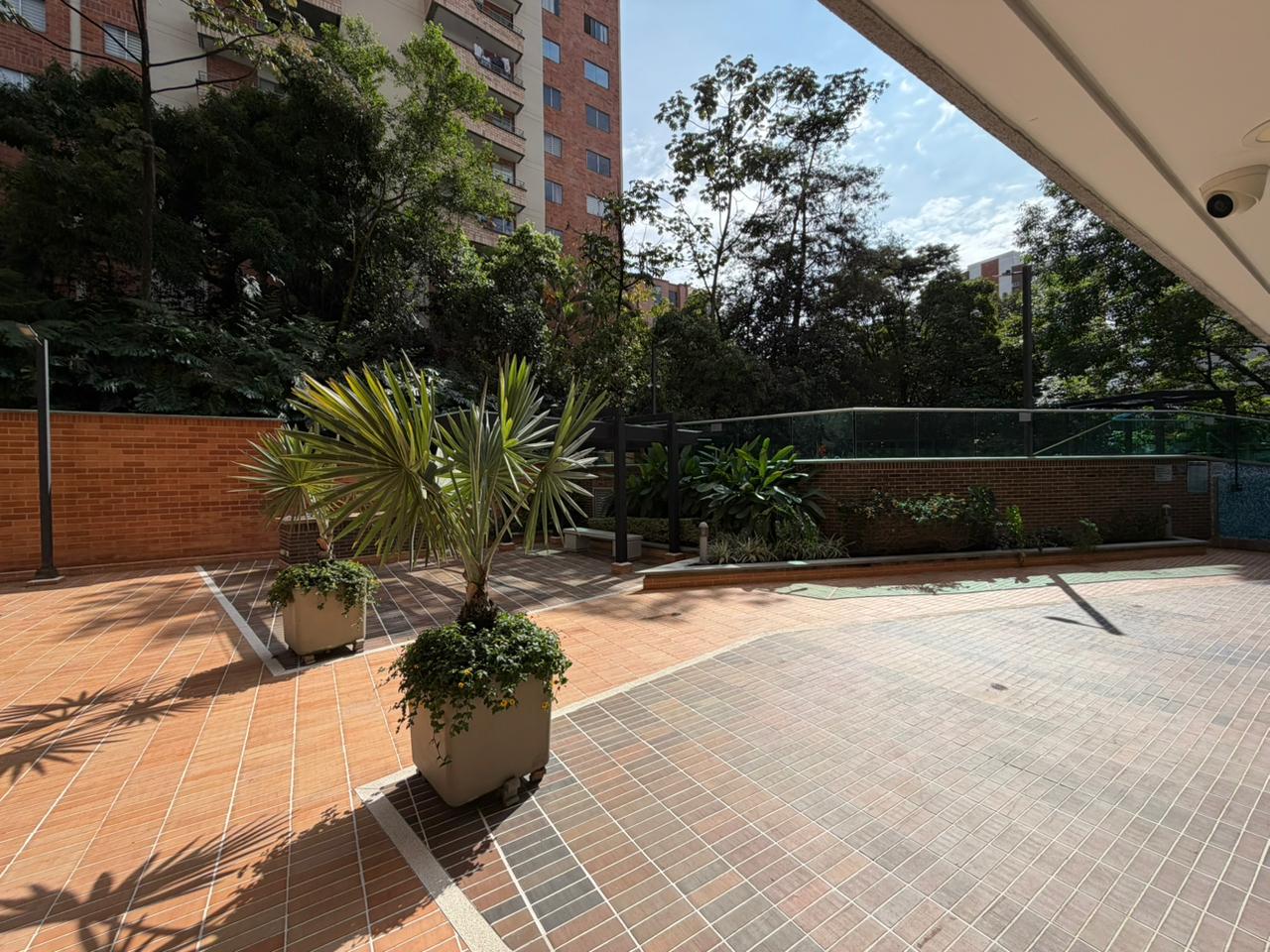 ARRIENDO APARTAMENTO AMOBLADO  - POBLADO CASTROPOL