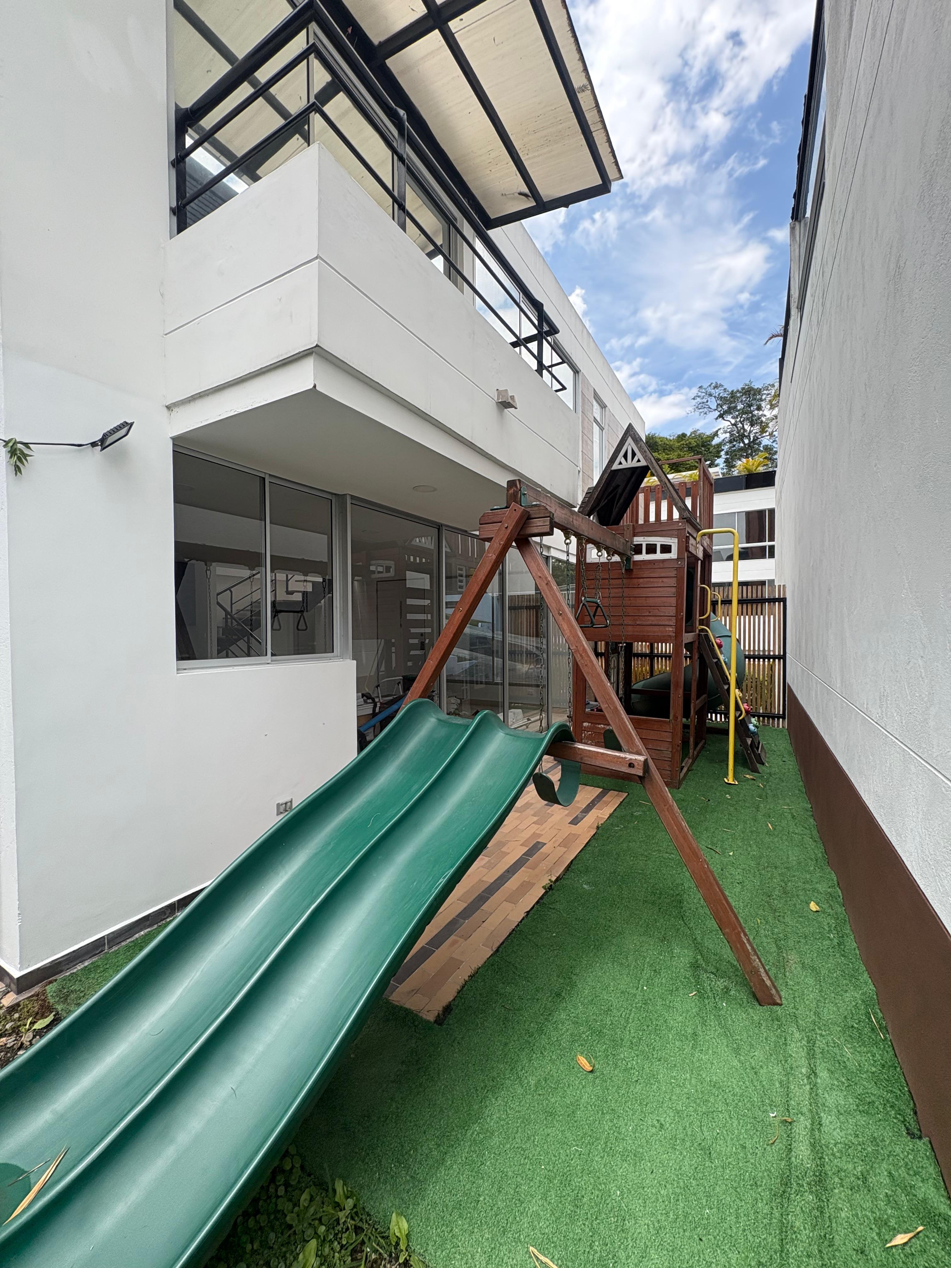 ARRIENDO CASA, ENVIGADO ESMERALDAL