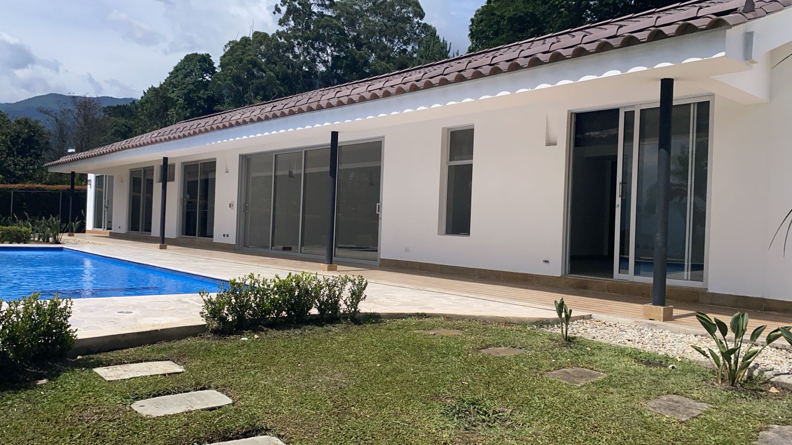 ARRIENDO CASA - ENVIGADO ESCOBERO