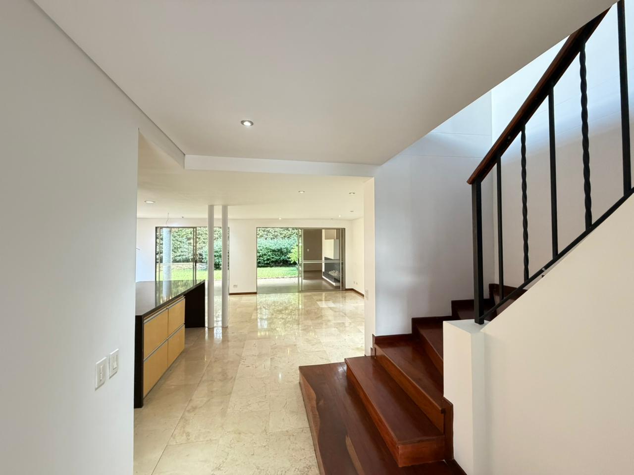 ARRIENDO CASA - ENVIGADO SECTOR INTERMEDIA