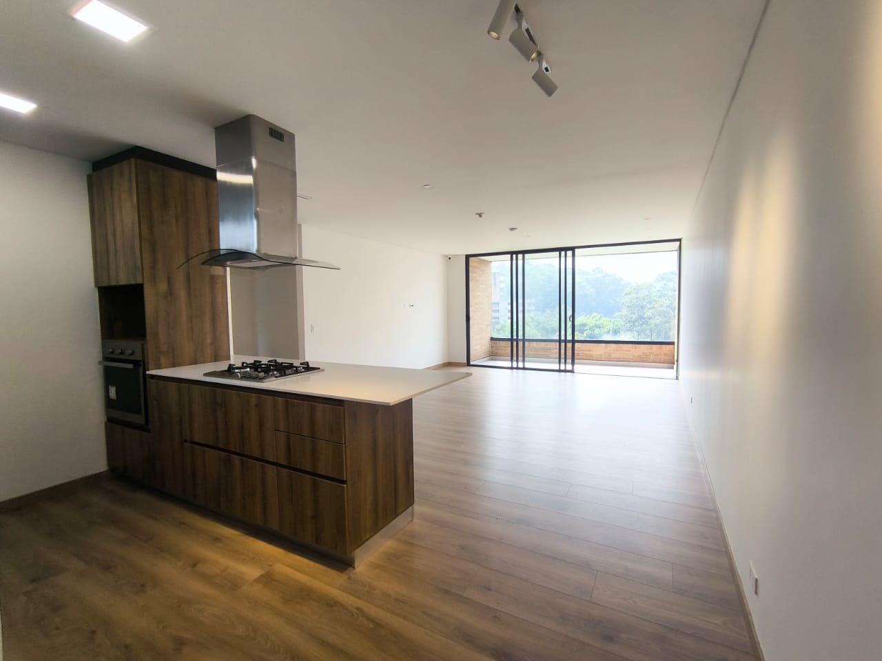 ARRIENDO APARTAMENTO , POBLADO PALMAS