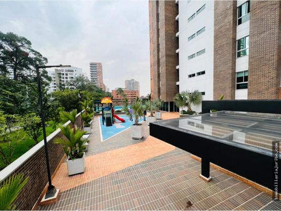 APARTAMENTO EN ARRIENDO - POBLADO LOMA LOS PARRA