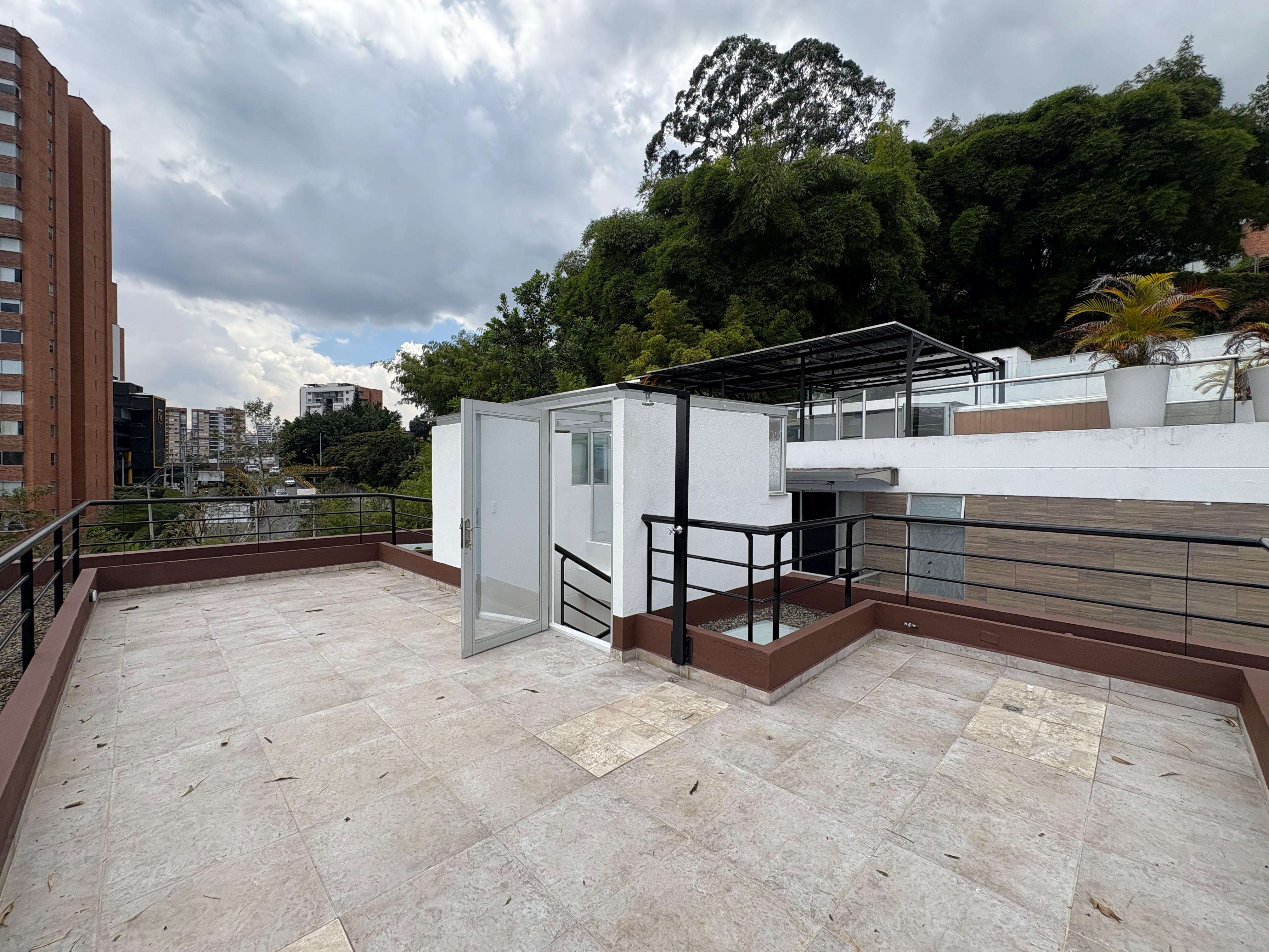 ARRIENDO CASA, ENVIGADO ESMERALDAL