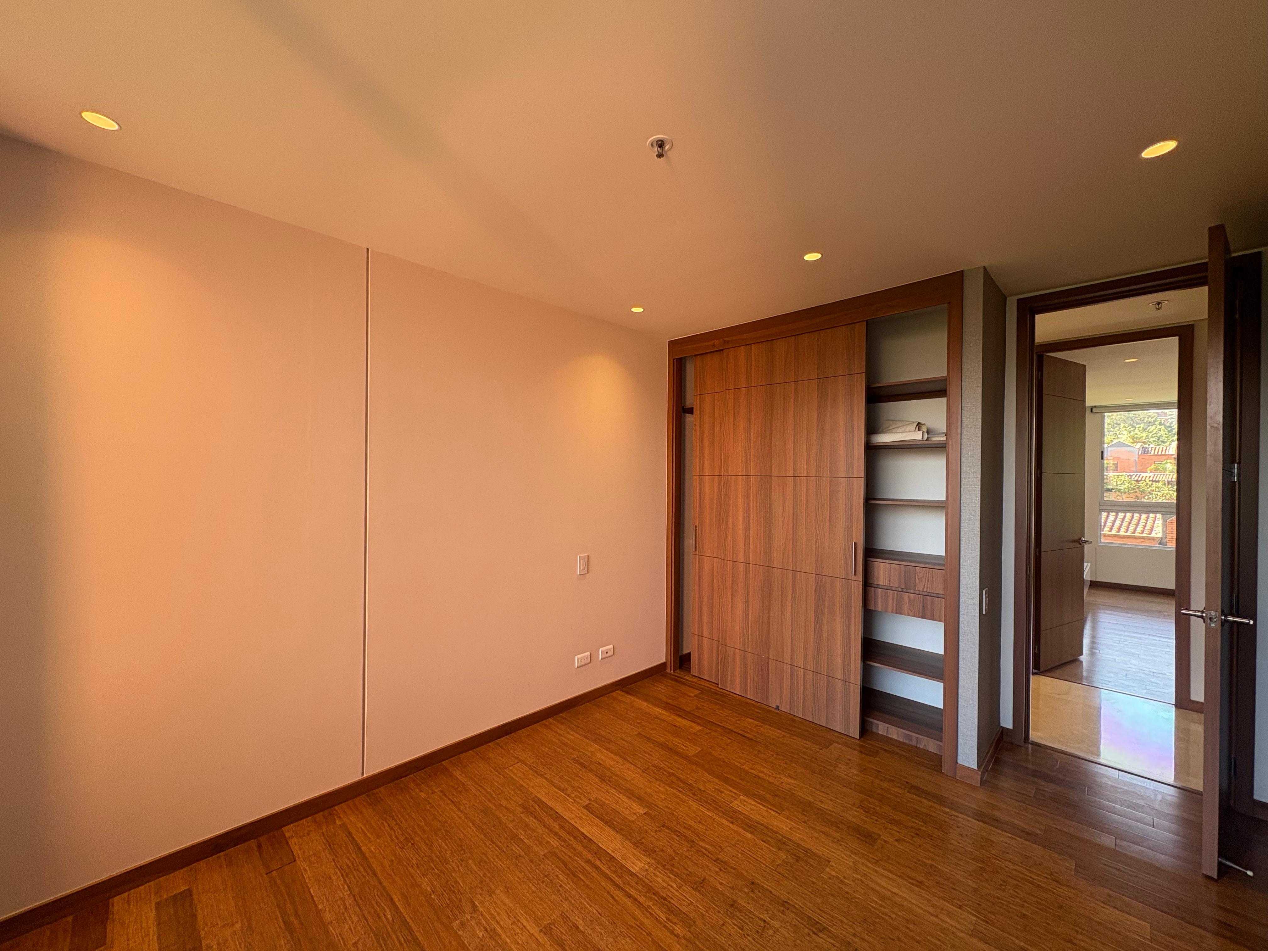 ARRIENDO APARTAMENTO, POBLADO TESORO