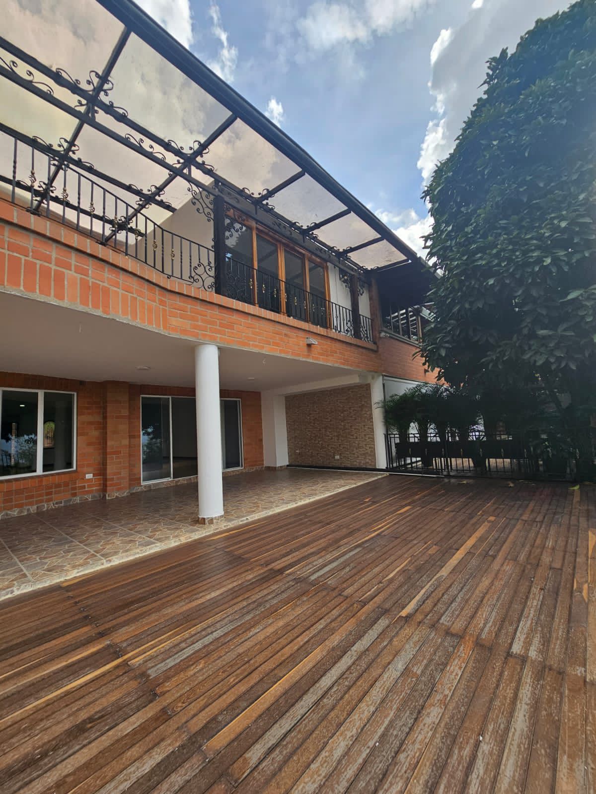 VENTA Y ARRIENDO CASA - POBLADO LA CALERA