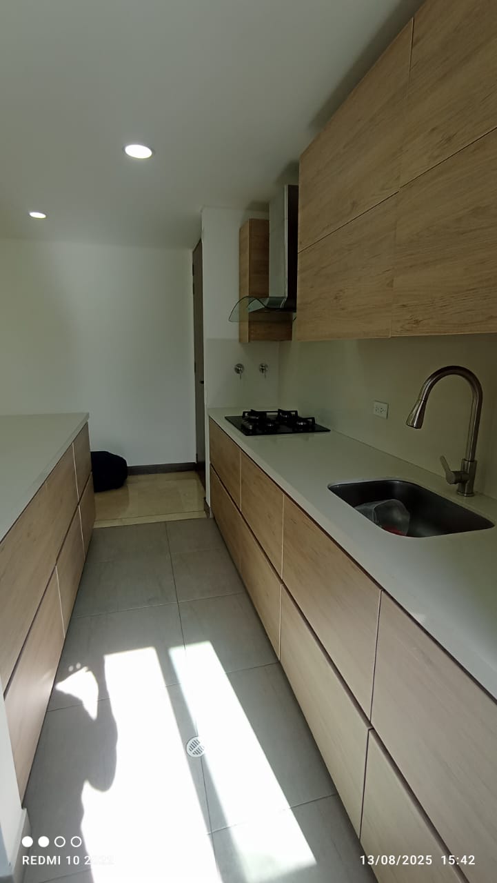 ARRIENDO APARTAMENTO - POBLADO LOMA DE LOS PARRA