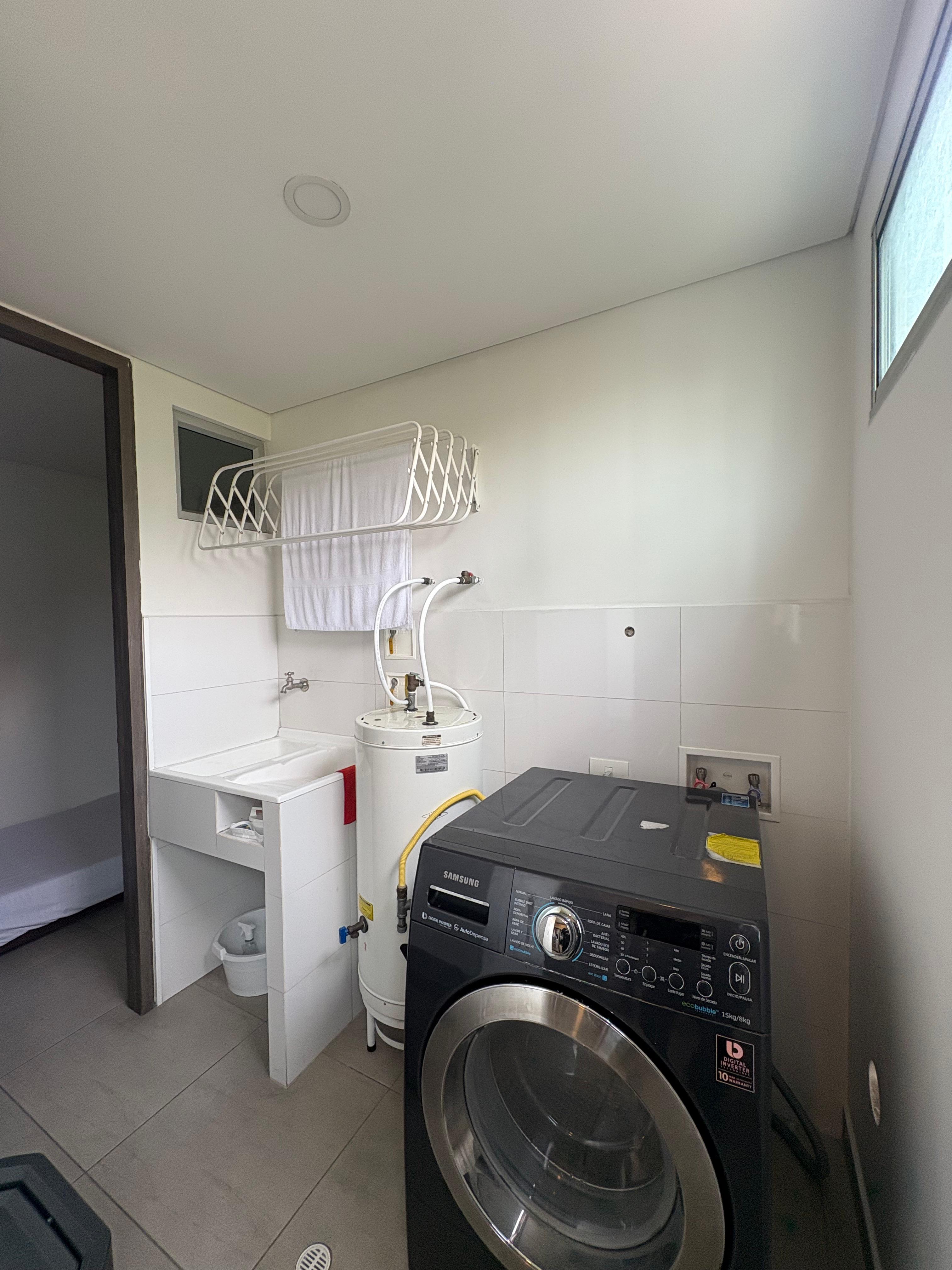 ARRIENDO APARTAMENTO AMOBLADO, POBLADO LOMA LOS PARRA