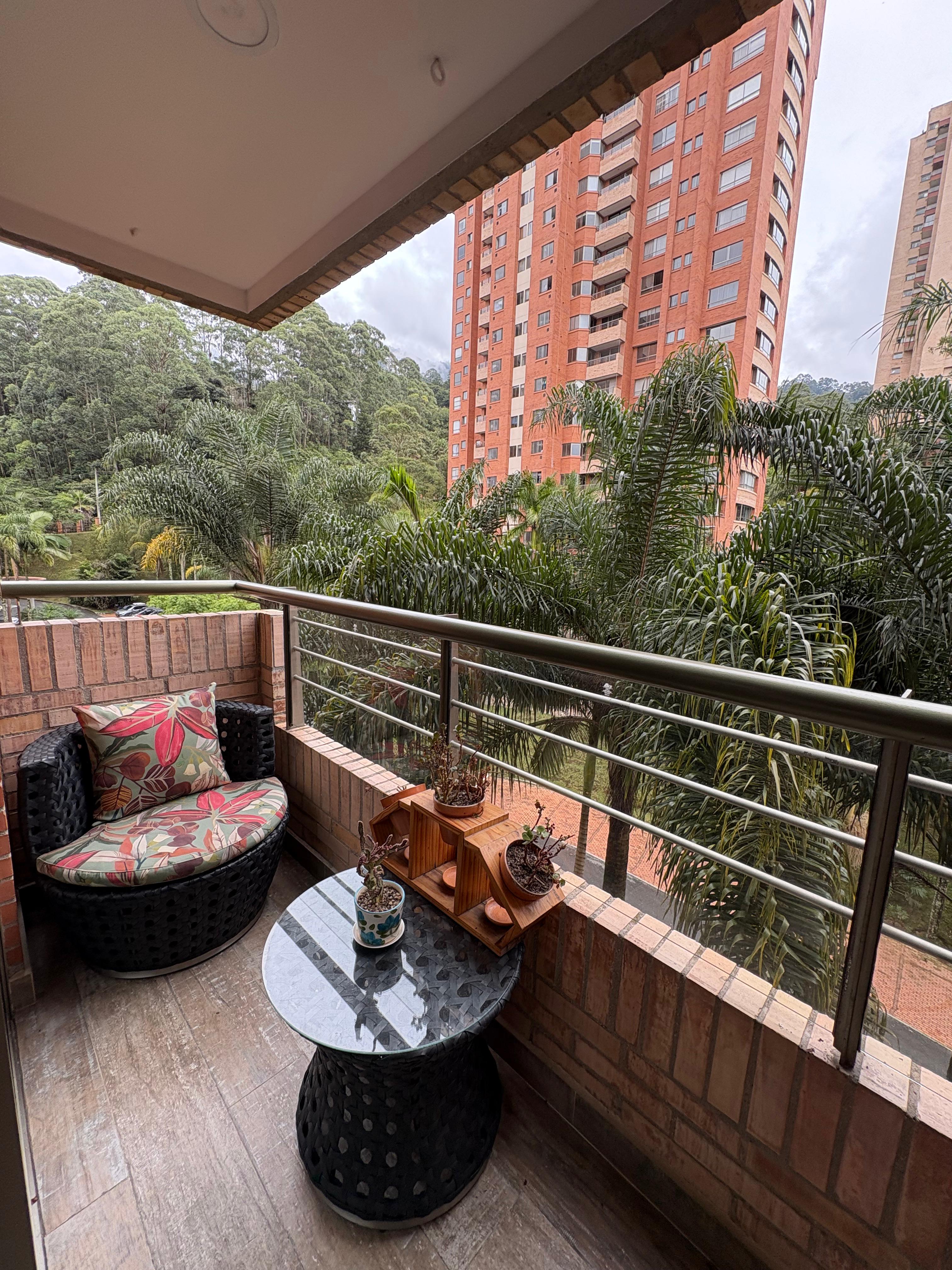 ARRIENDO APARTAMENTO POBLADO CALERA, AMOBLADO Y DESOCUPADO