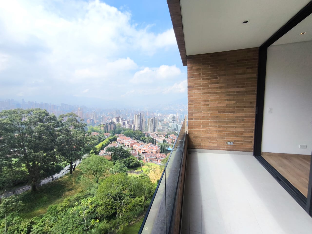 ARRIENDO APARTAMENTO , POBLADO PALMAS