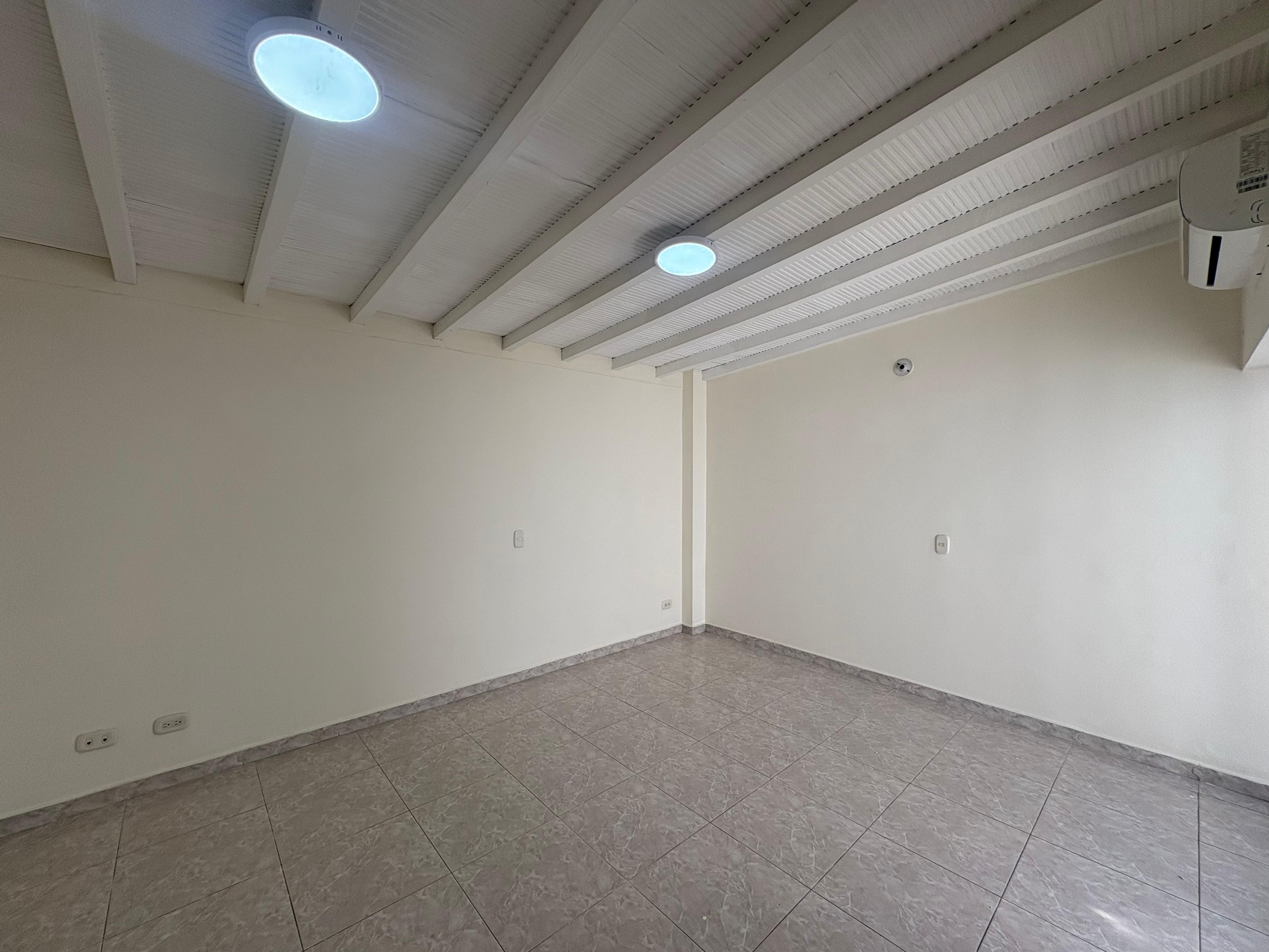 ARRIENDO CASA CASTELLANA