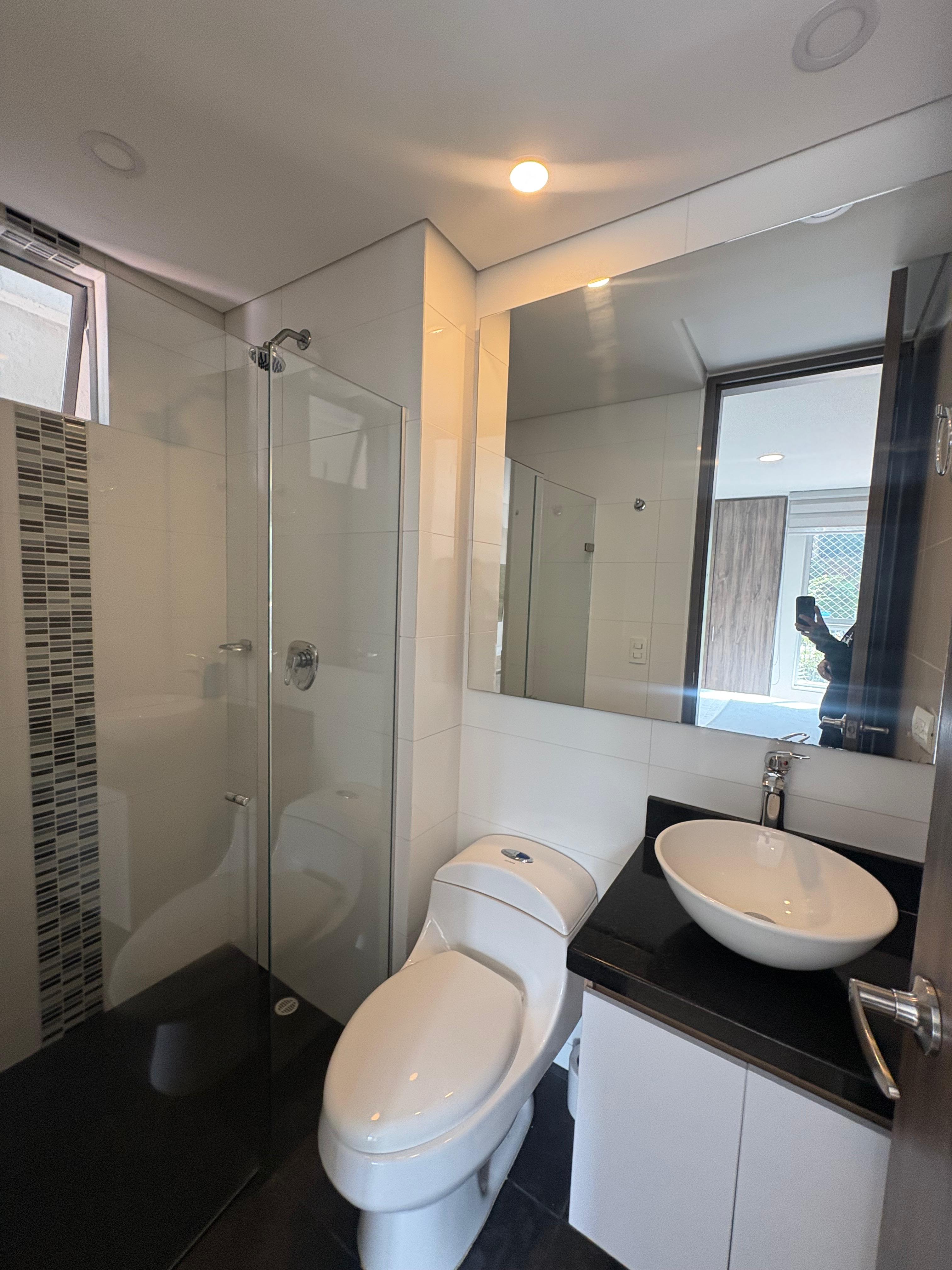 ARRIENDO APARTAMENTO AMOBLADO, POBLADO LOMA LOS PARRA