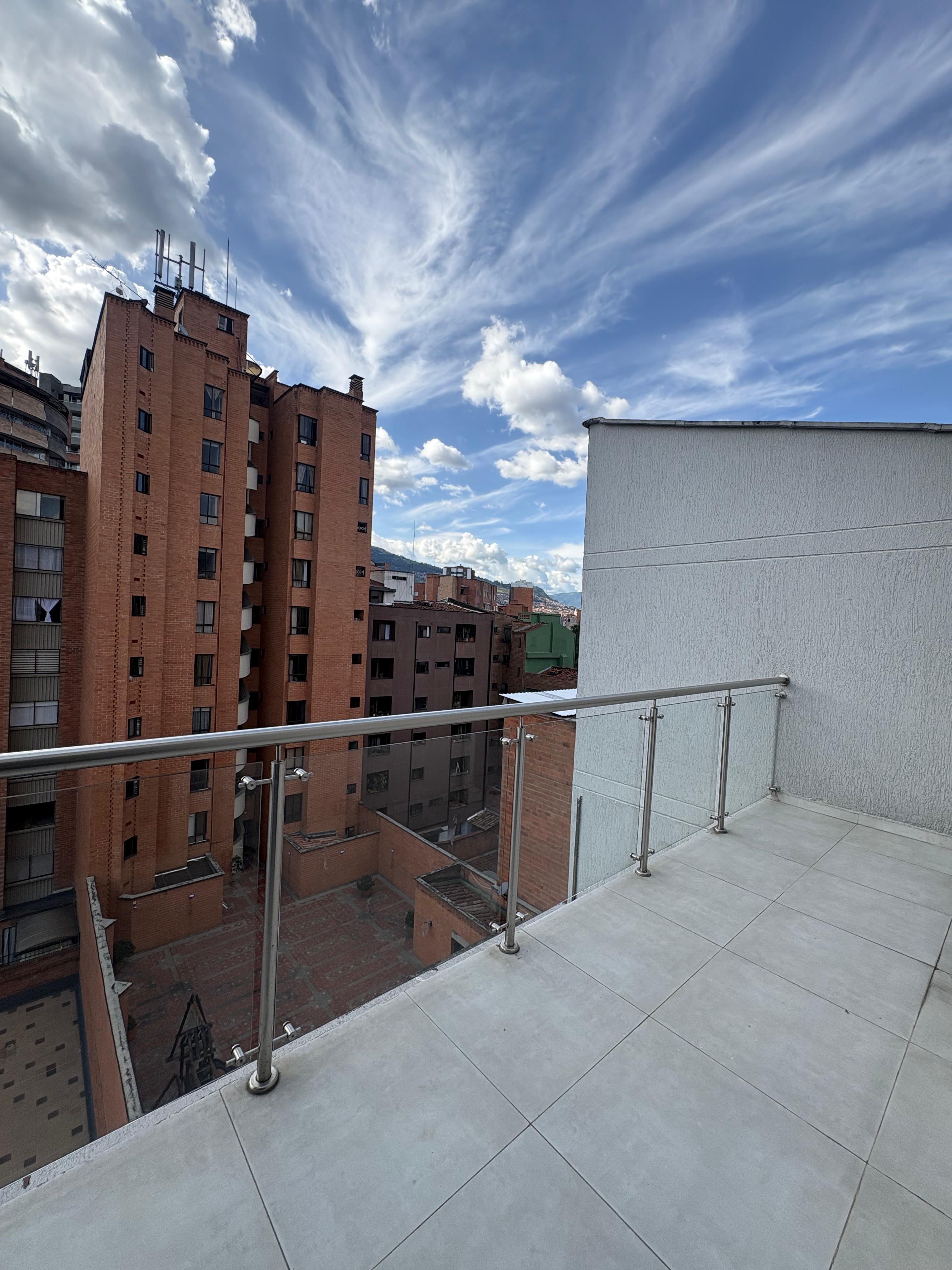 ARRIENDO APARTAMENTO, LAURELES PRIMER PARQUE
