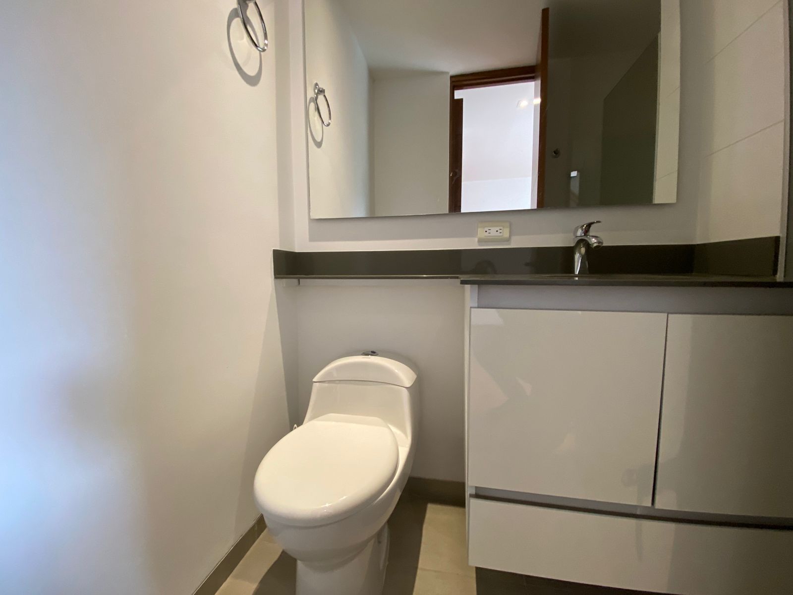 ARRIENDO APARTAMENTO - POBLADO SECTOR  EL TESORO