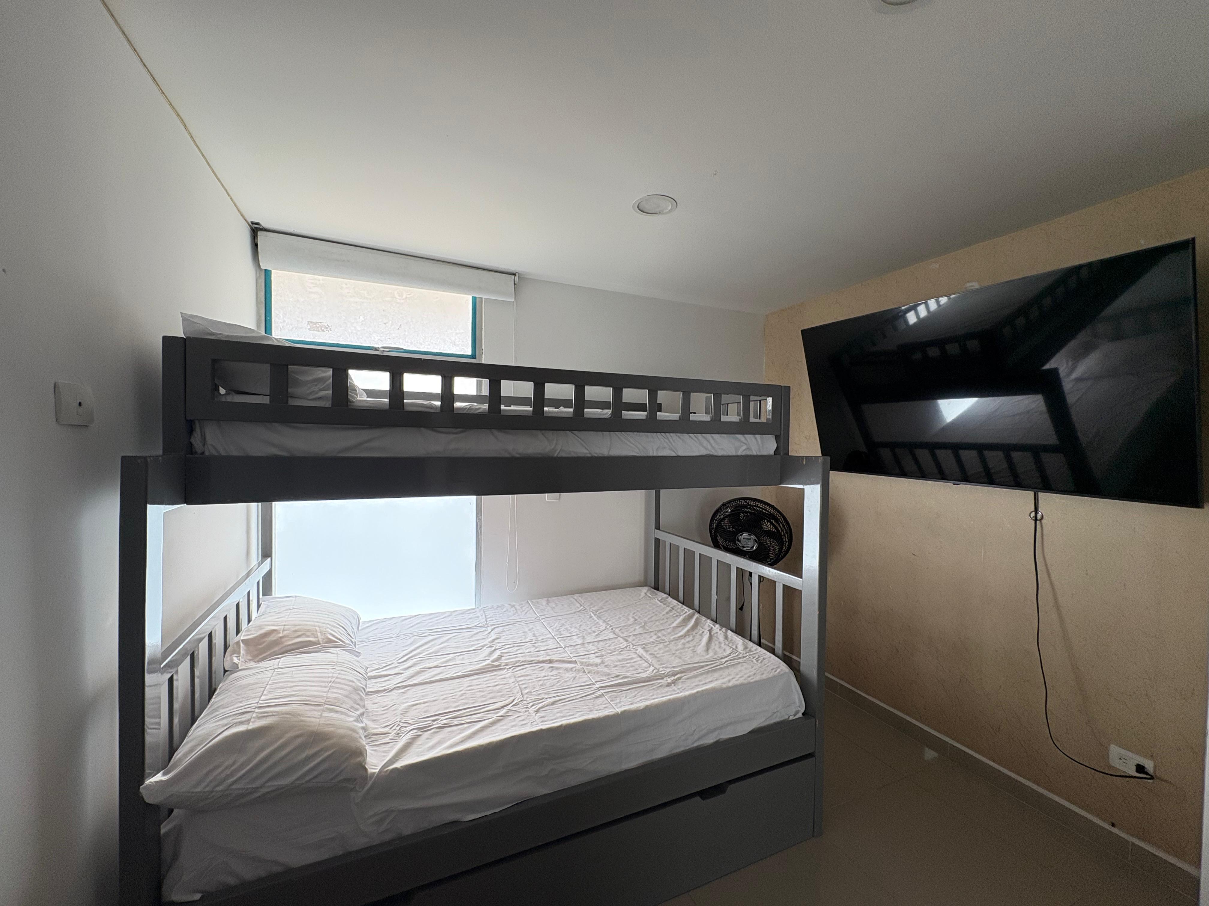 ARRIENDO APARTAMENTO AMOBLADO, DESOCUPADO COLORES