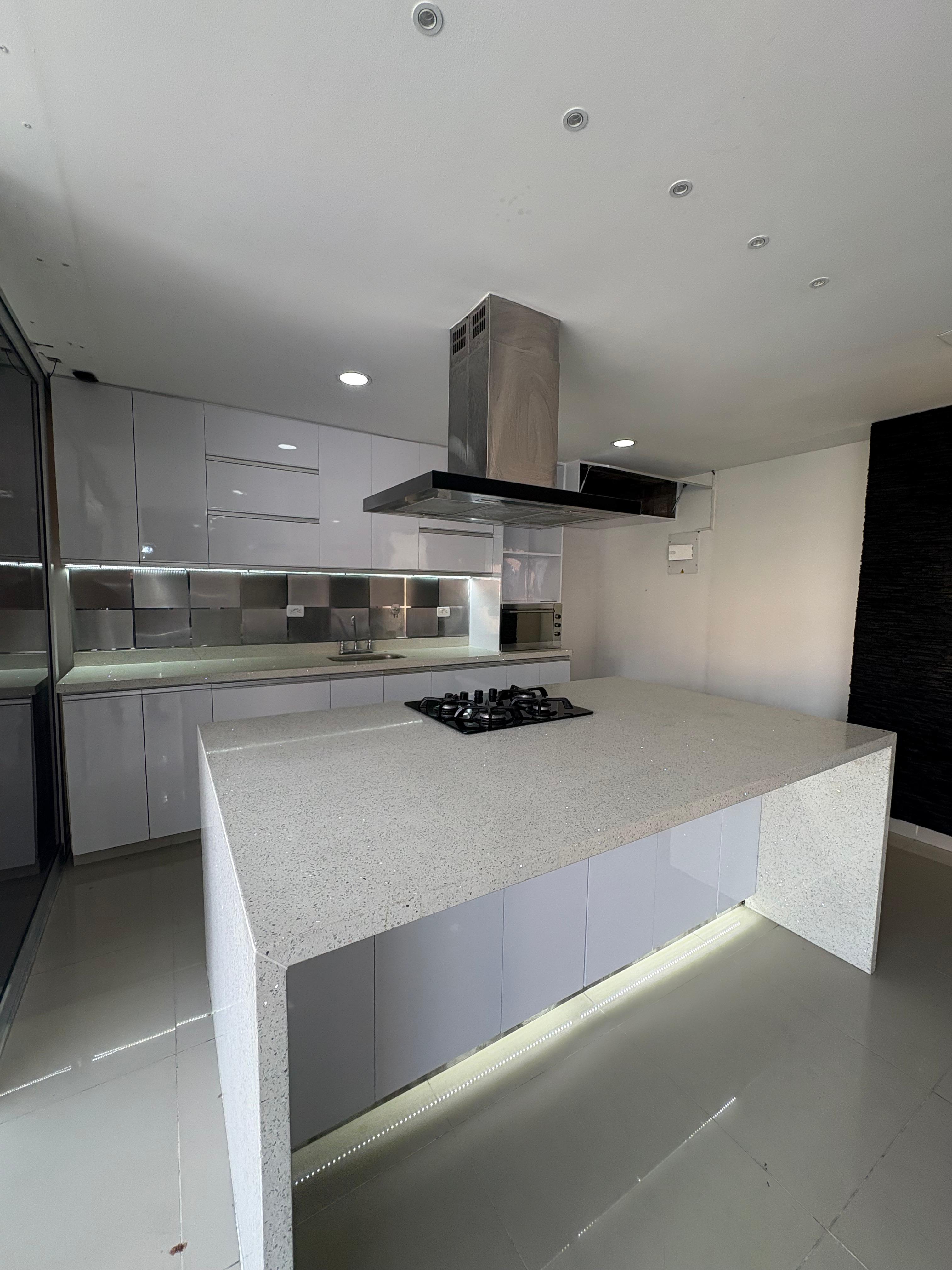 ARRIENDO APARTAMENTO, COLORES