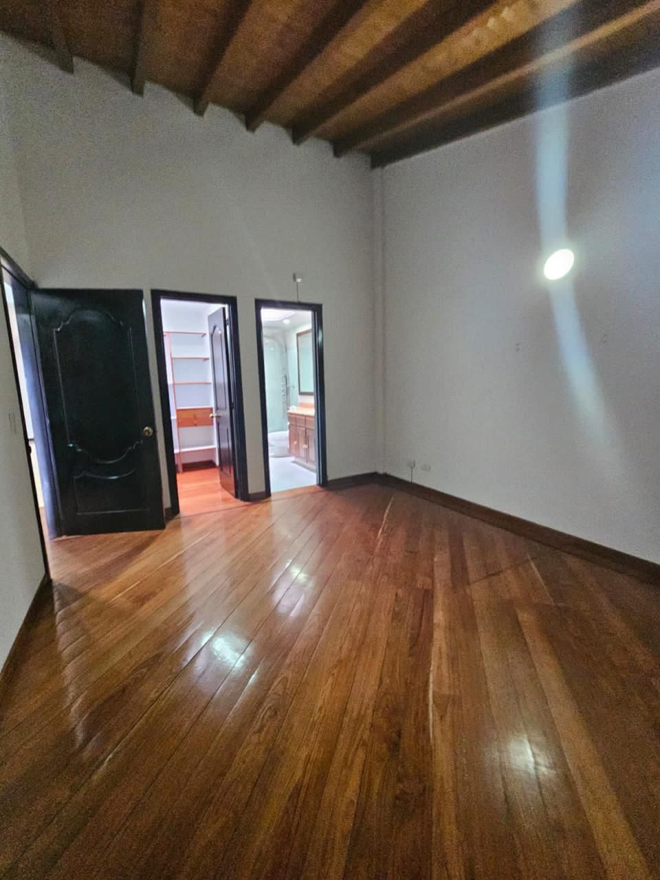VENTA Y ARRIENDO CASA - POBLADO LA CALERA