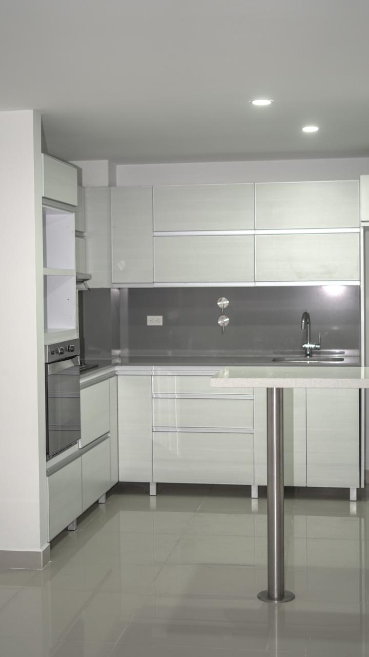 ARRIENDO APARTAMENTO, LAURELES SANTA TERESITA