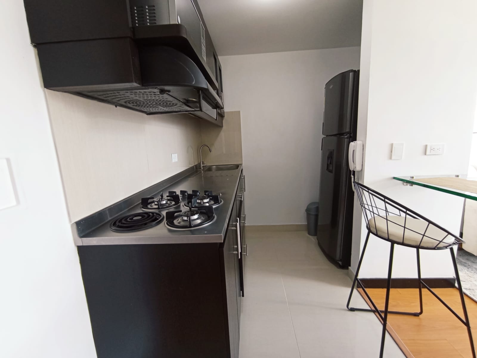 ARRIENDO APARTAESTUDIO AMOBLADO - LAURELES