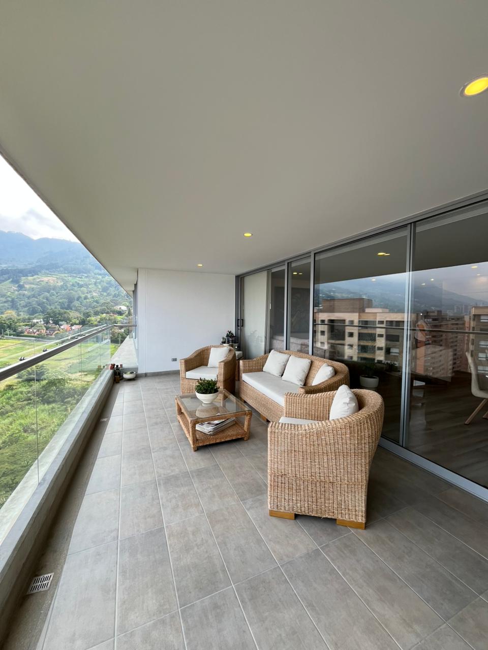ARRIENDO APARTAMENTO - ENVIGADO SECTOR LOMA DE LAS BRUJAS