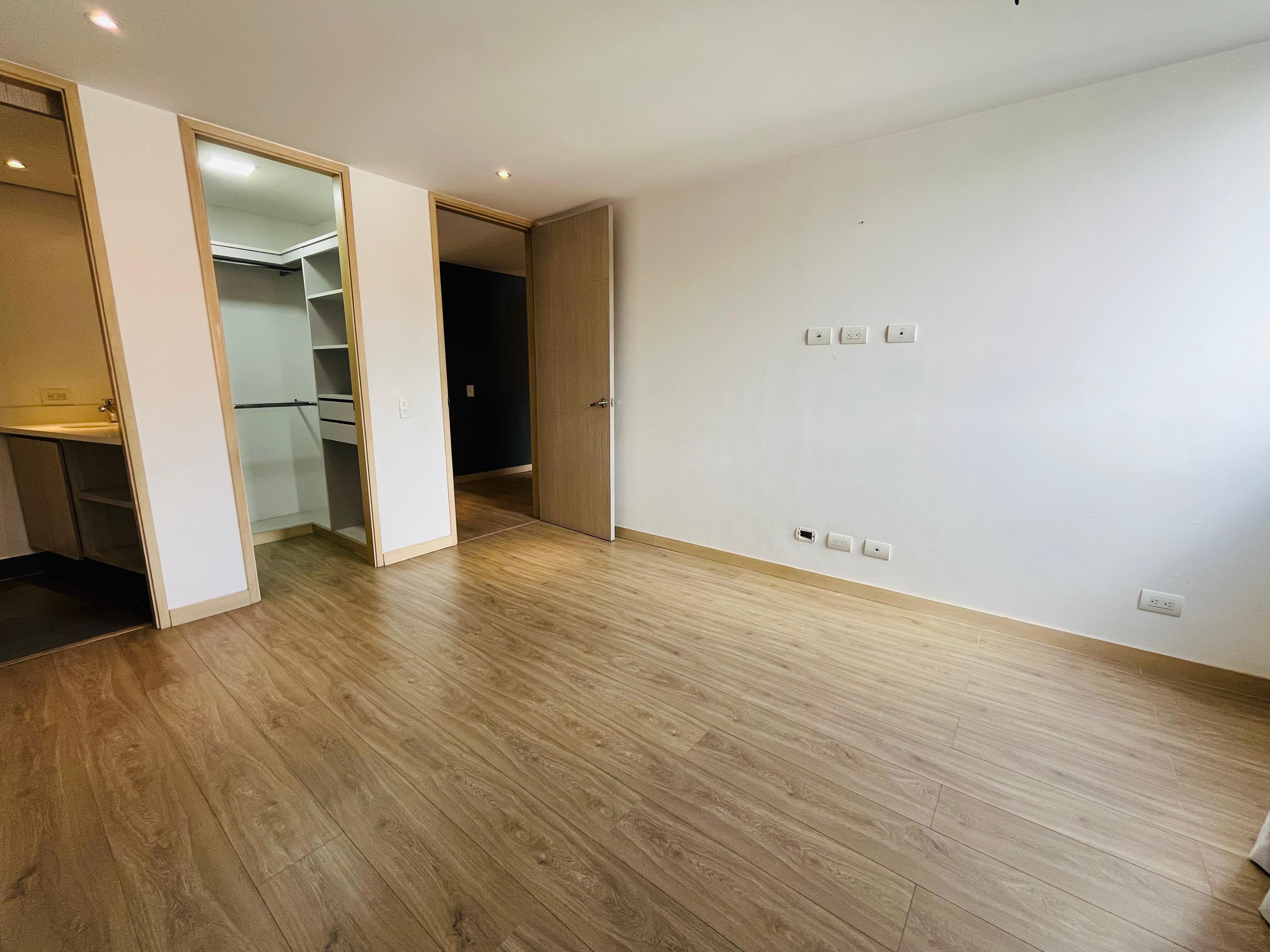 ARRIENDO APARTAMENTO - POBLADO TESORO