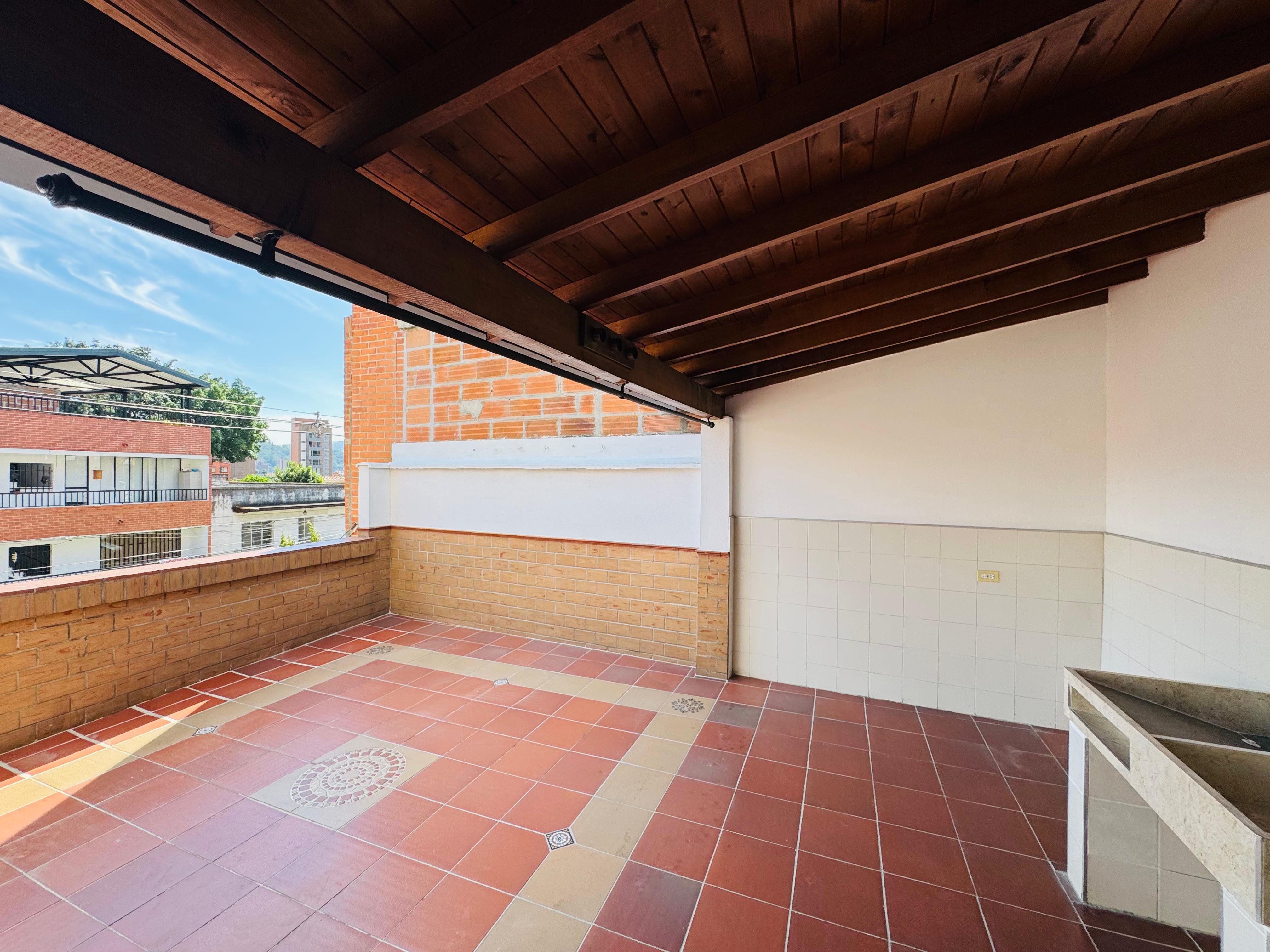 ARRIENDO CASA PARA VIVIENDA O COMERCIAL - FLORIA NUEVA