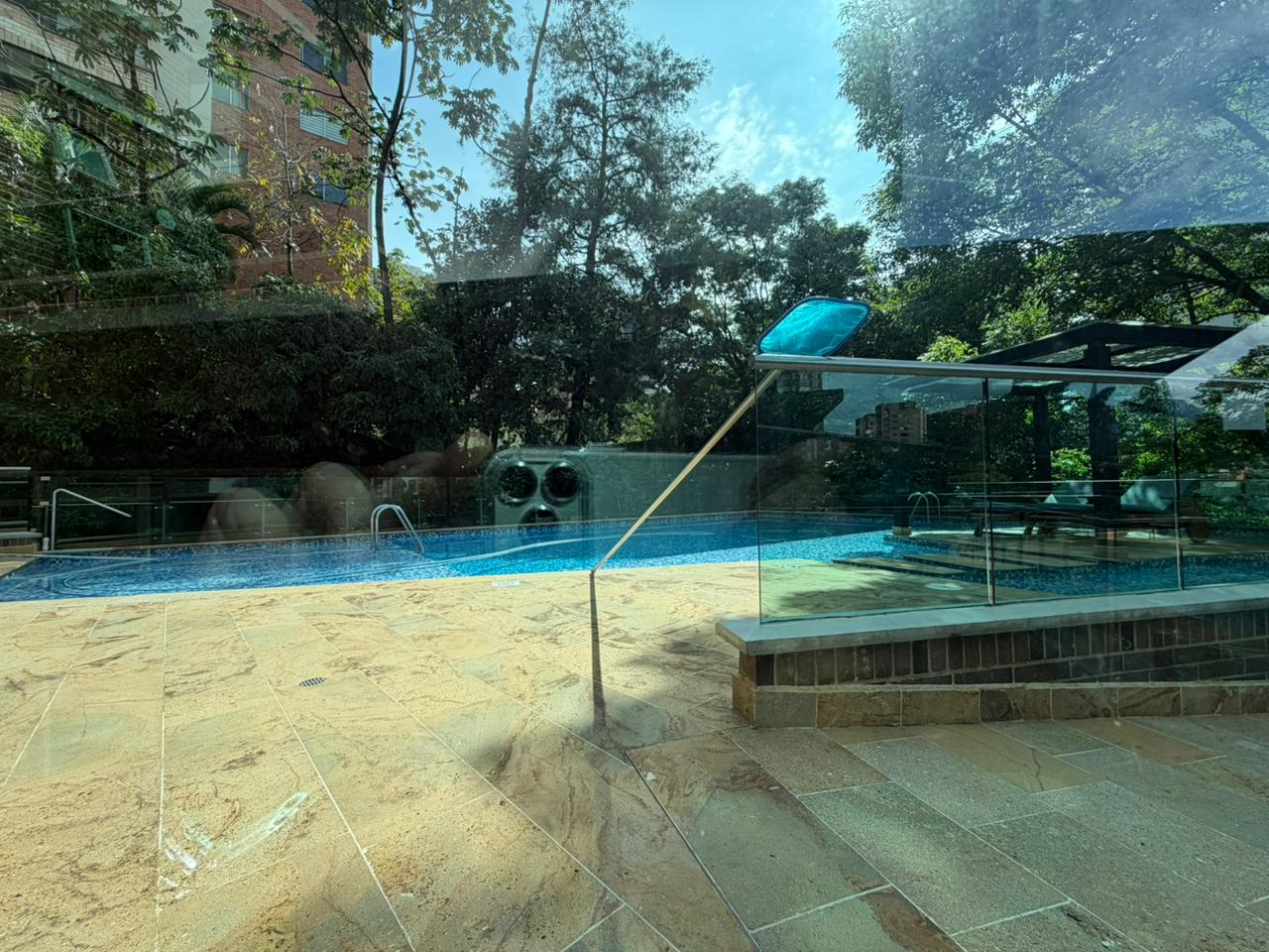 ARRIENDO APARTAMENTO AMOBLADO  - POBLADO CASTROPOL