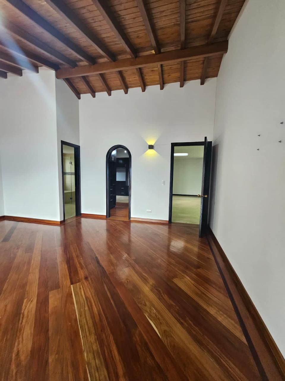 VENTA Y ARRIENDO CASA - POBLADO LA CALERA
